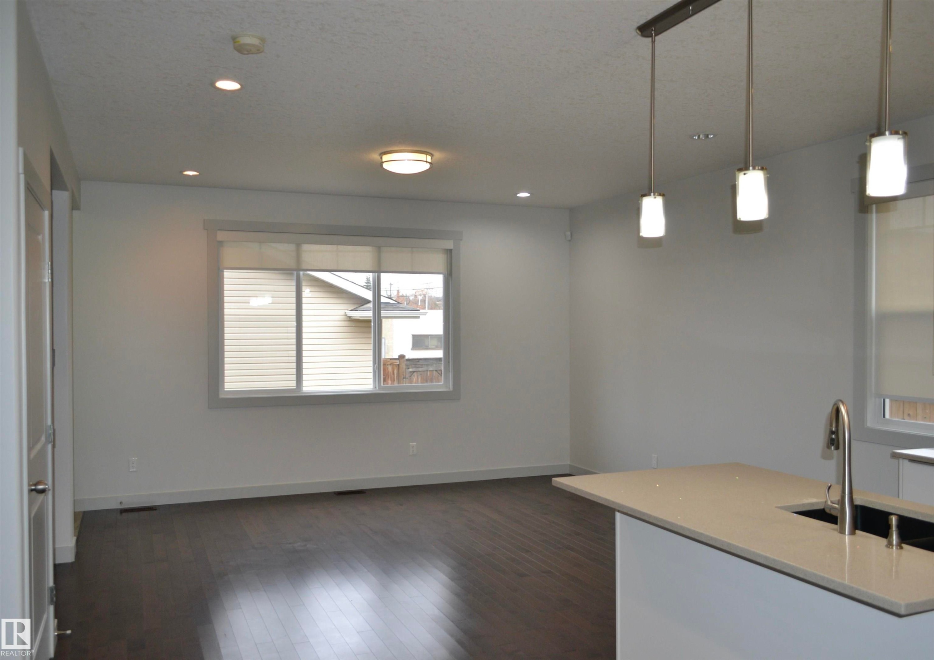 8952 81 Avenue, Edmonton, AB - Indoor