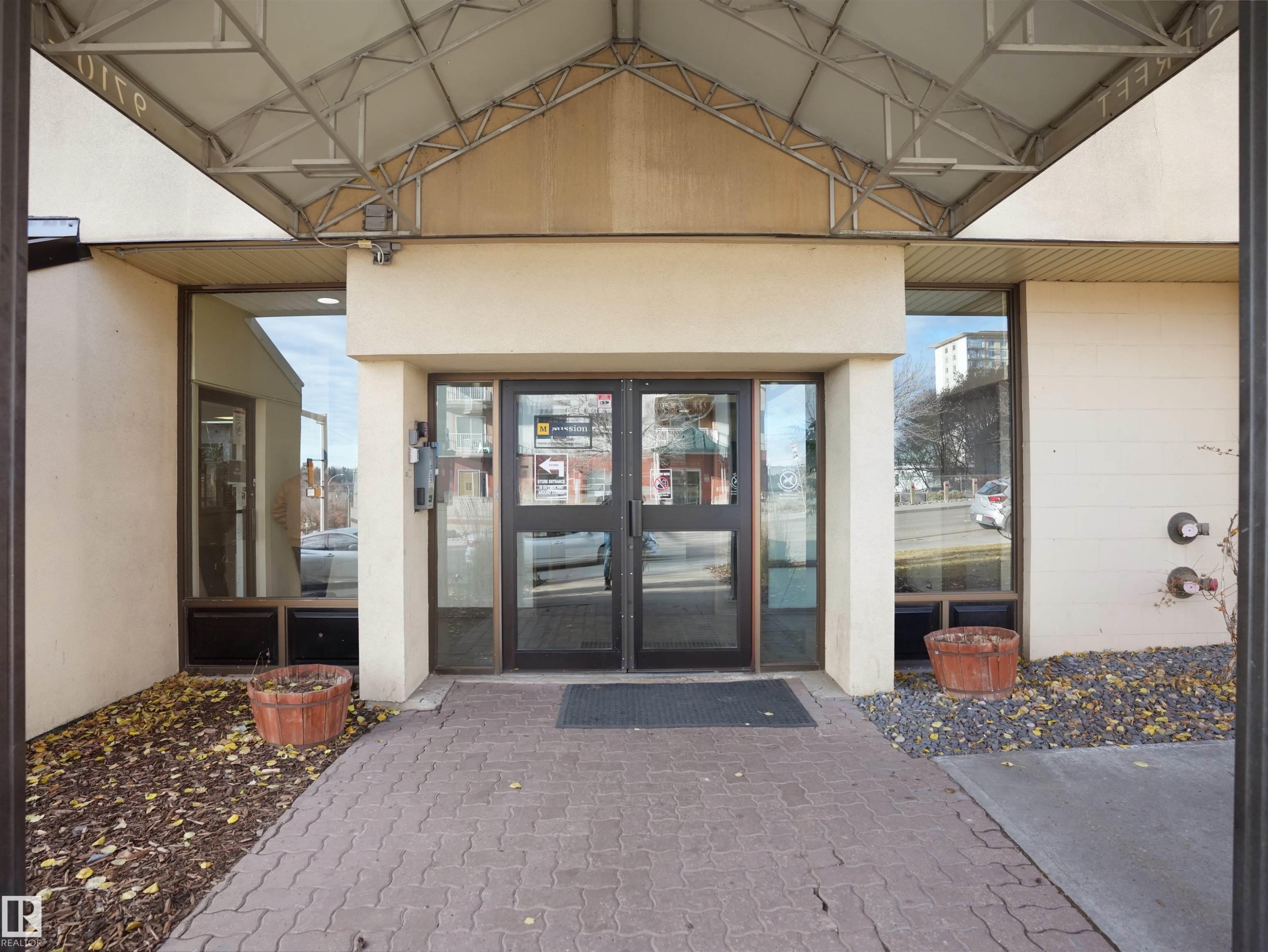 #307 9710 105 St Nw, Edmonton, AB - Outdoor