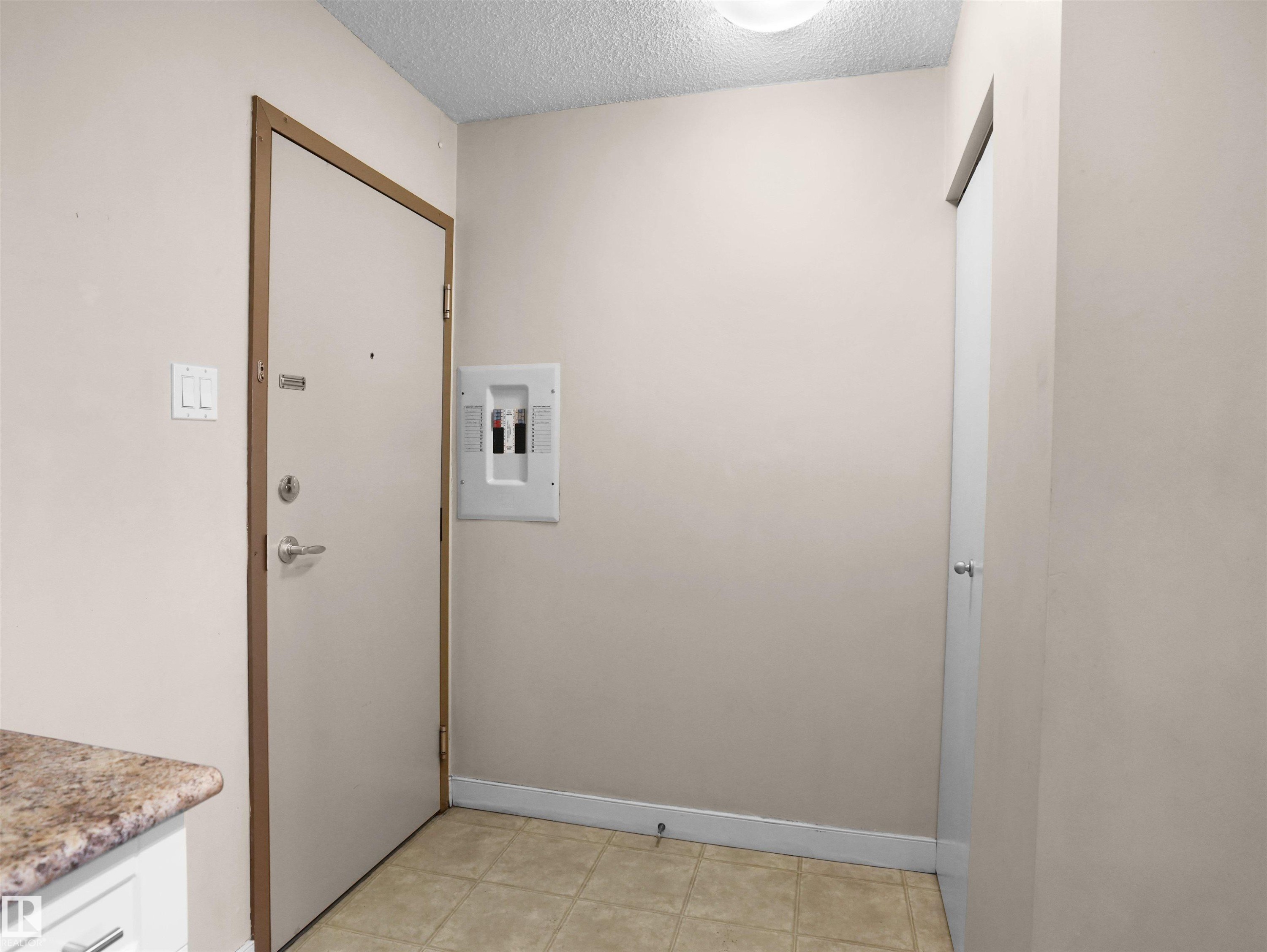 #307 9710 105 St Nw, Edmonton, AB - Indoor Photo Showing Other Room