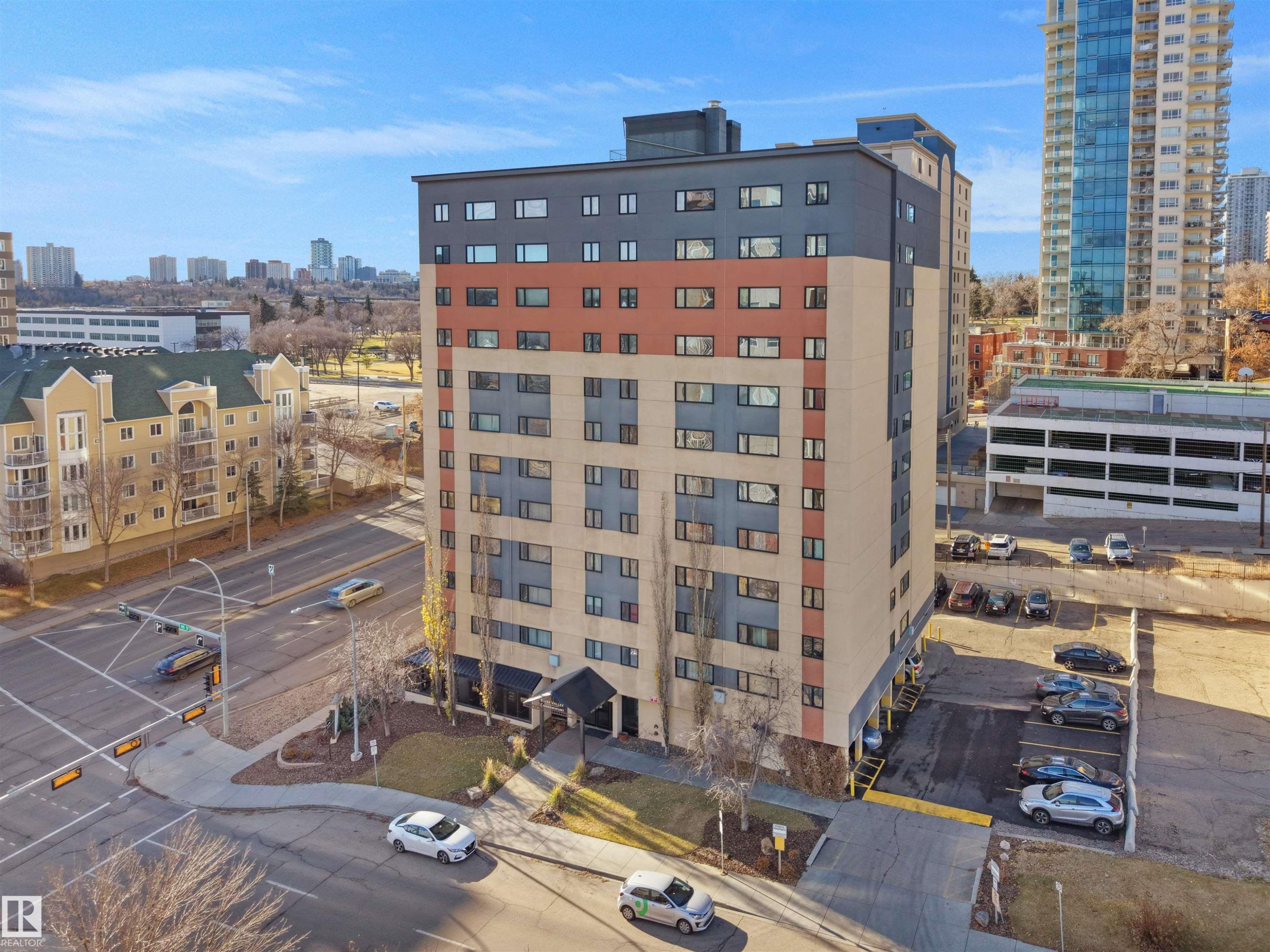 #307 9710 105 St Nw, Edmonton, AB - Outdoor
