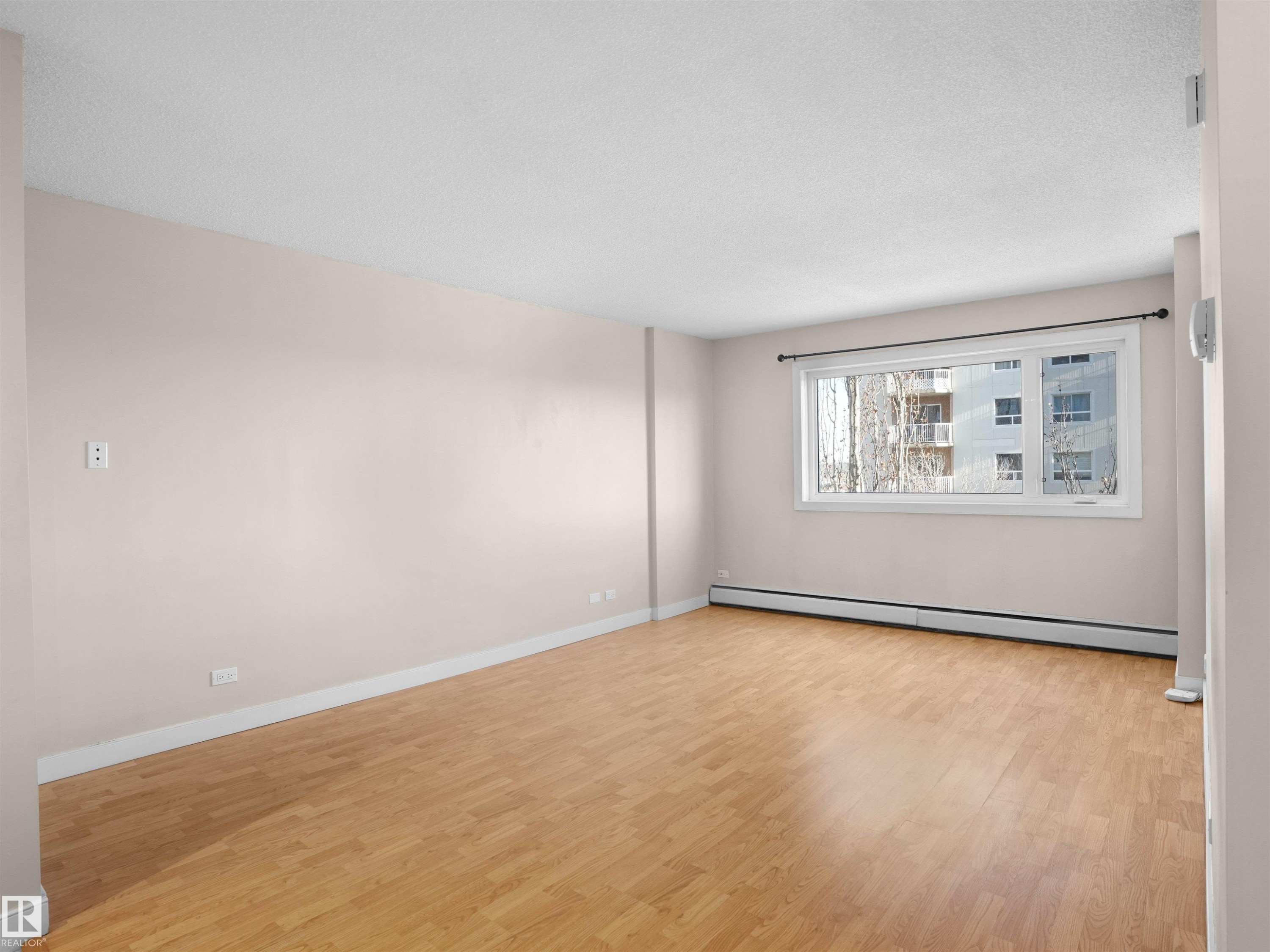#307 9710 105 St Nw, Edmonton, AB - Indoor Photo Showing Other Room