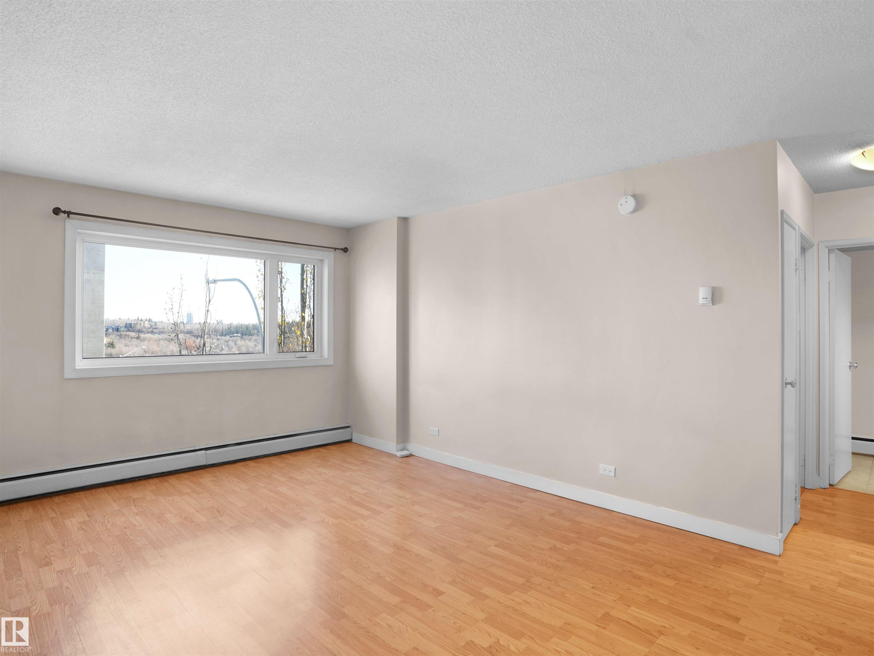 #307 9710 105 St Nw, Edmonton, AB - Indoor Photo Showing Other Room