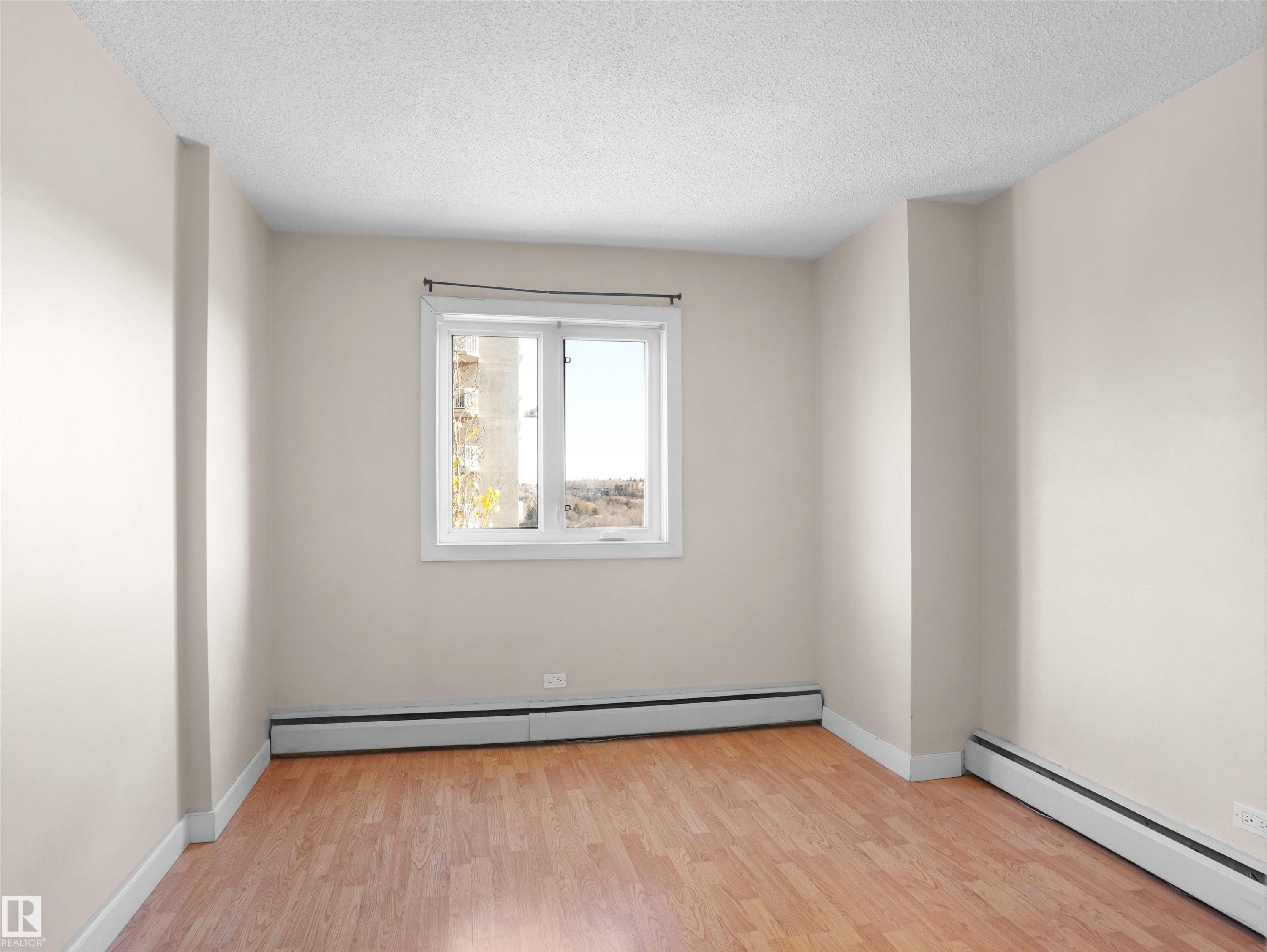 #307 9710 105 St Nw, Edmonton, AB - Indoor Photo Showing Other Room