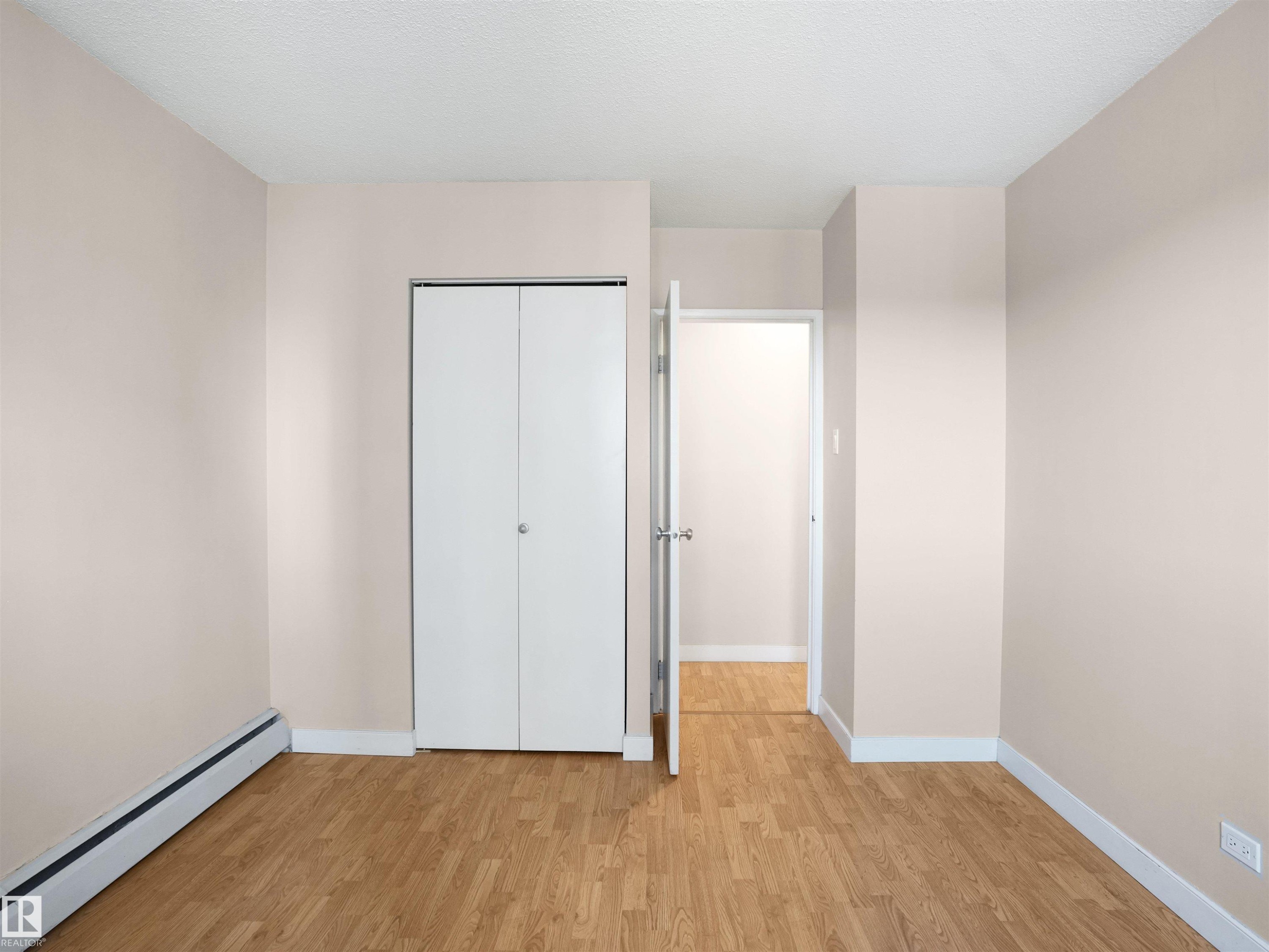 #307 9710 105 St Nw, Edmonton, AB - Indoor Photo Showing Other Room