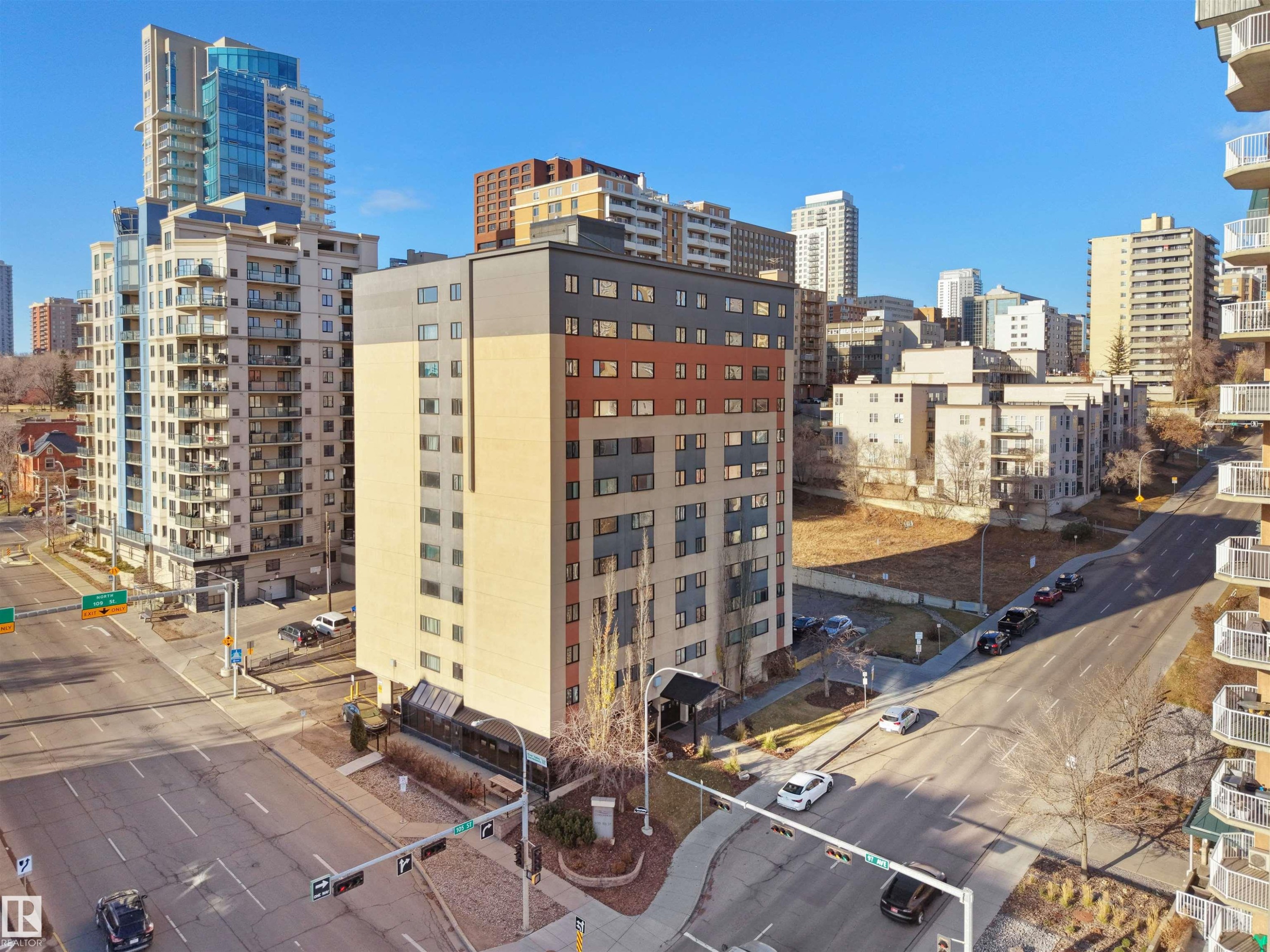 #307 9710 105 St Nw, Edmonton, AB - Outdoor With Facade
