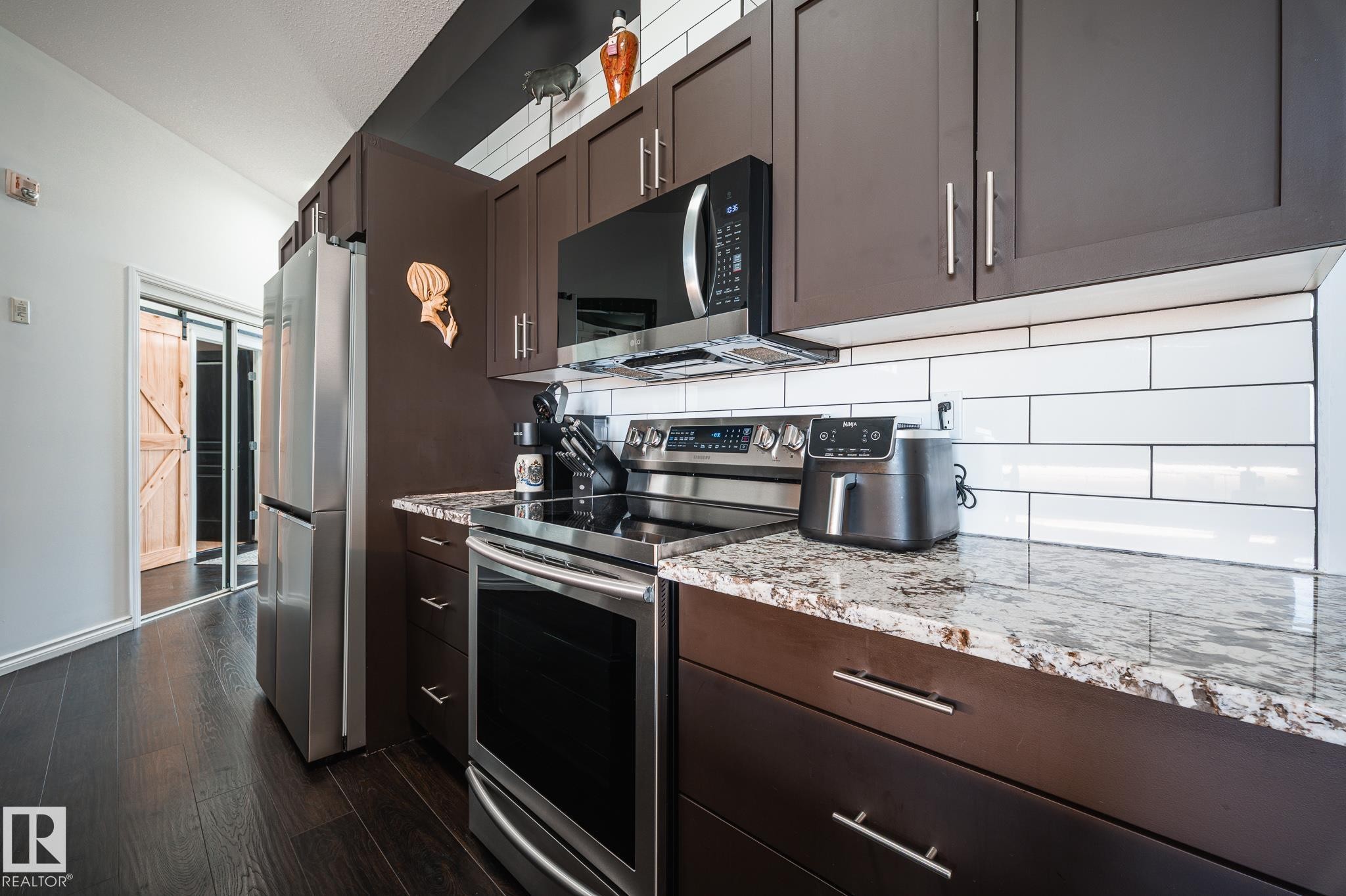 412 9503 101 Avenue, Edmonton, AB - Indoor Photo Showing Kitchen