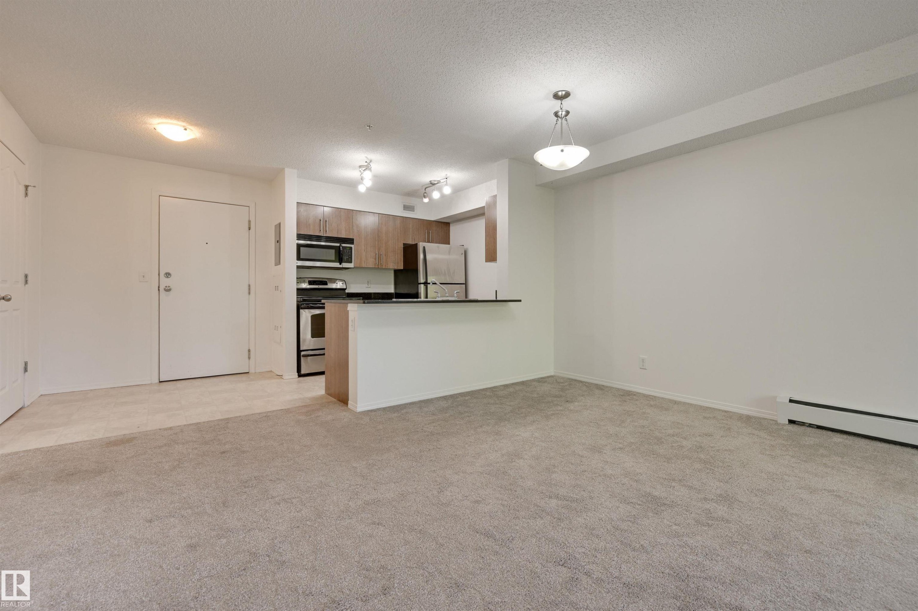 303 530 Watt Boulevard, Edmonton, AB - Indoor Photo Showing Kitchen