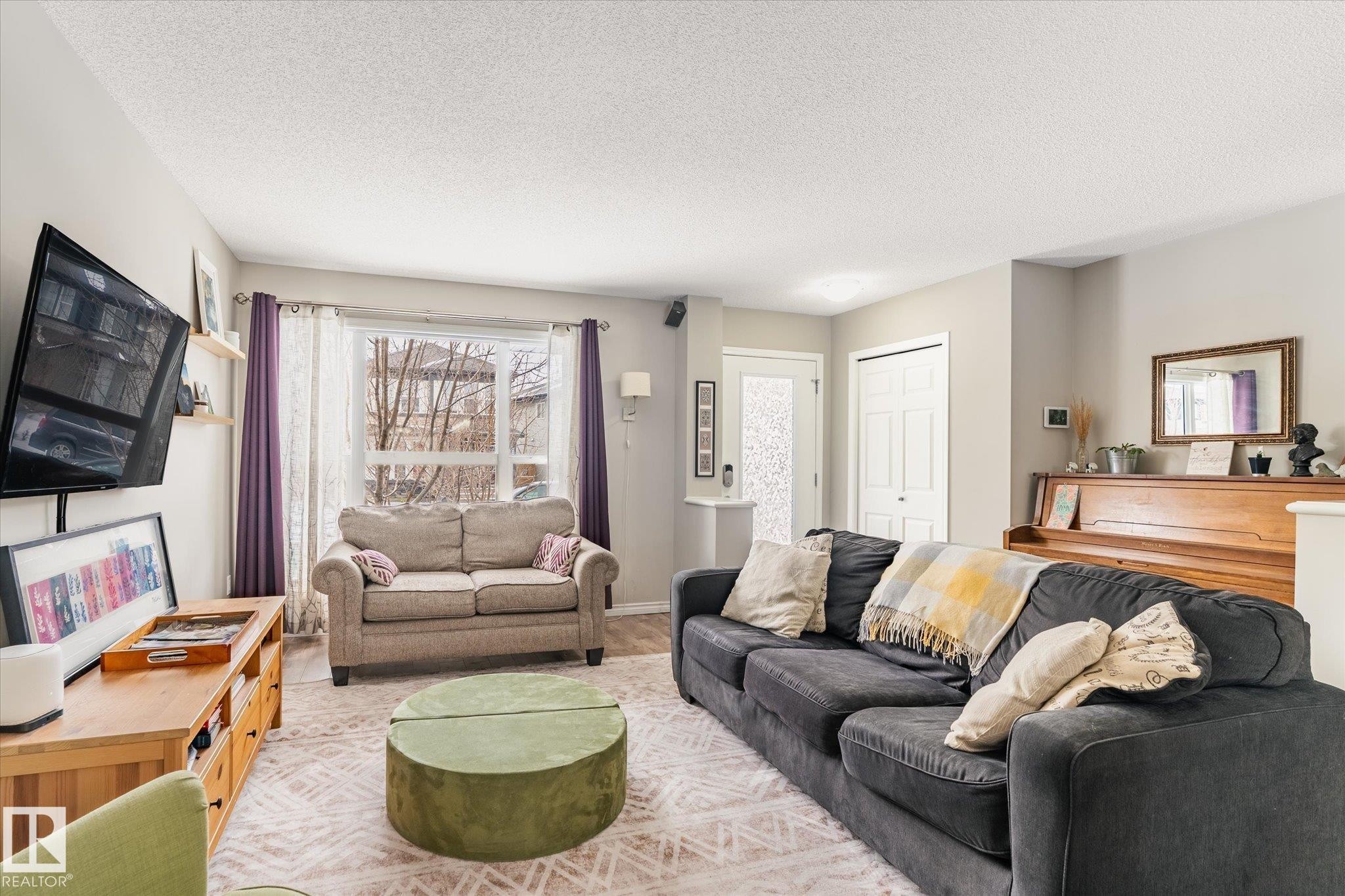 4320 Prowse Link Link, Edmonton, AB - Indoor Photo Showing Living Room