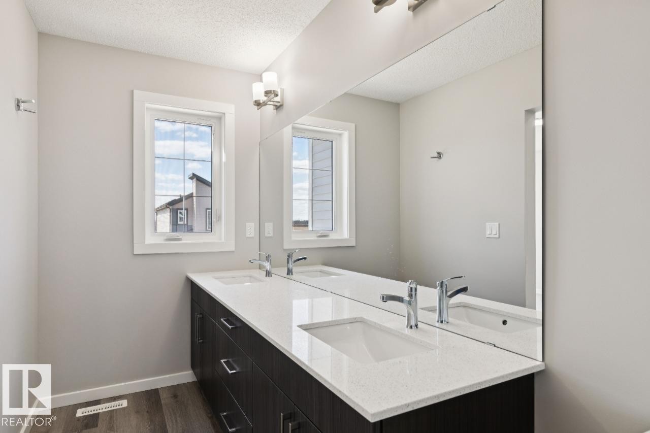 309 Edgemont Drive, Edmonton, AB - Indoor Photo Showing Bathroom