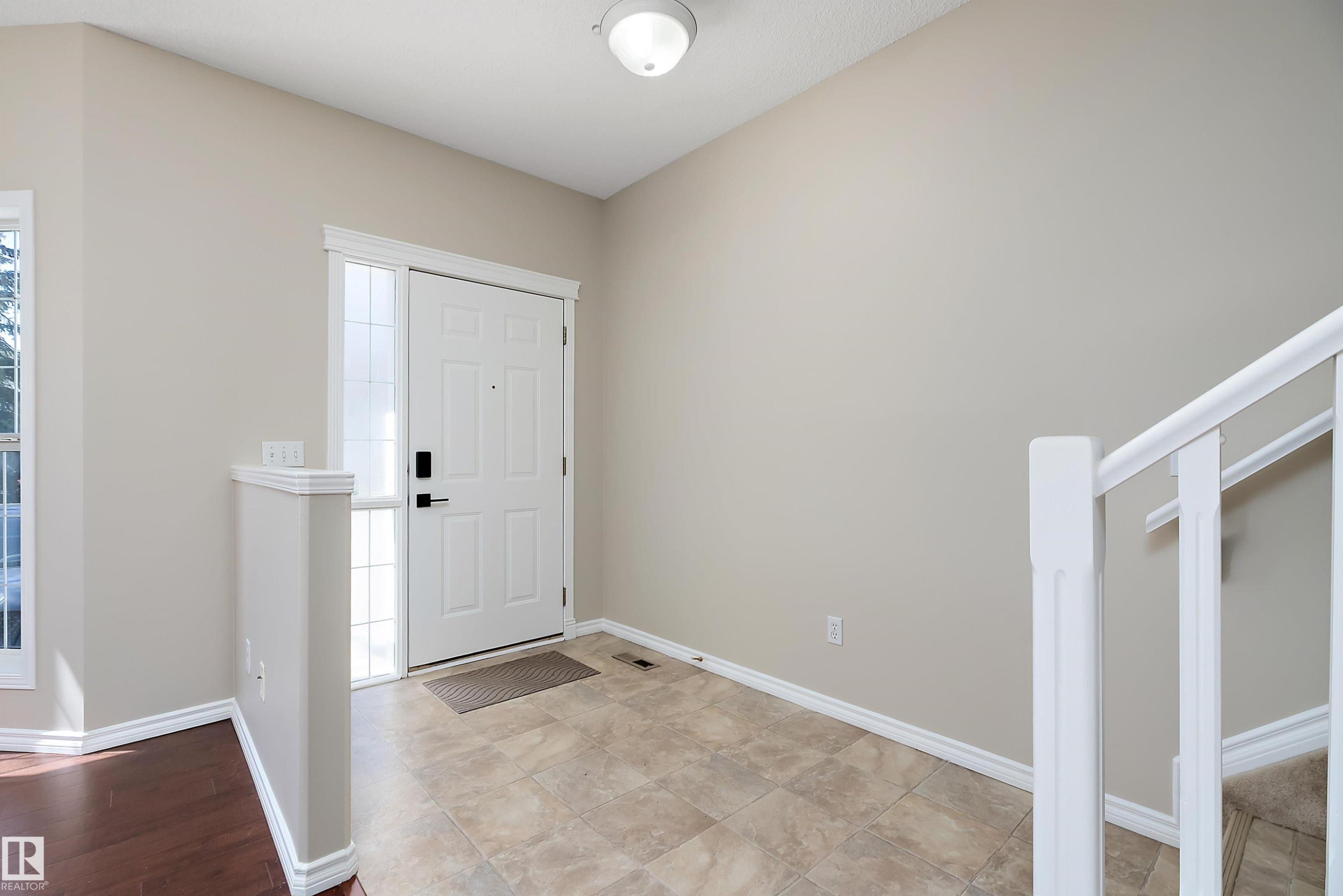 4 1780 Glastonbury Boulevard, Edmonton, AB - Indoor Photo Showing Other Room