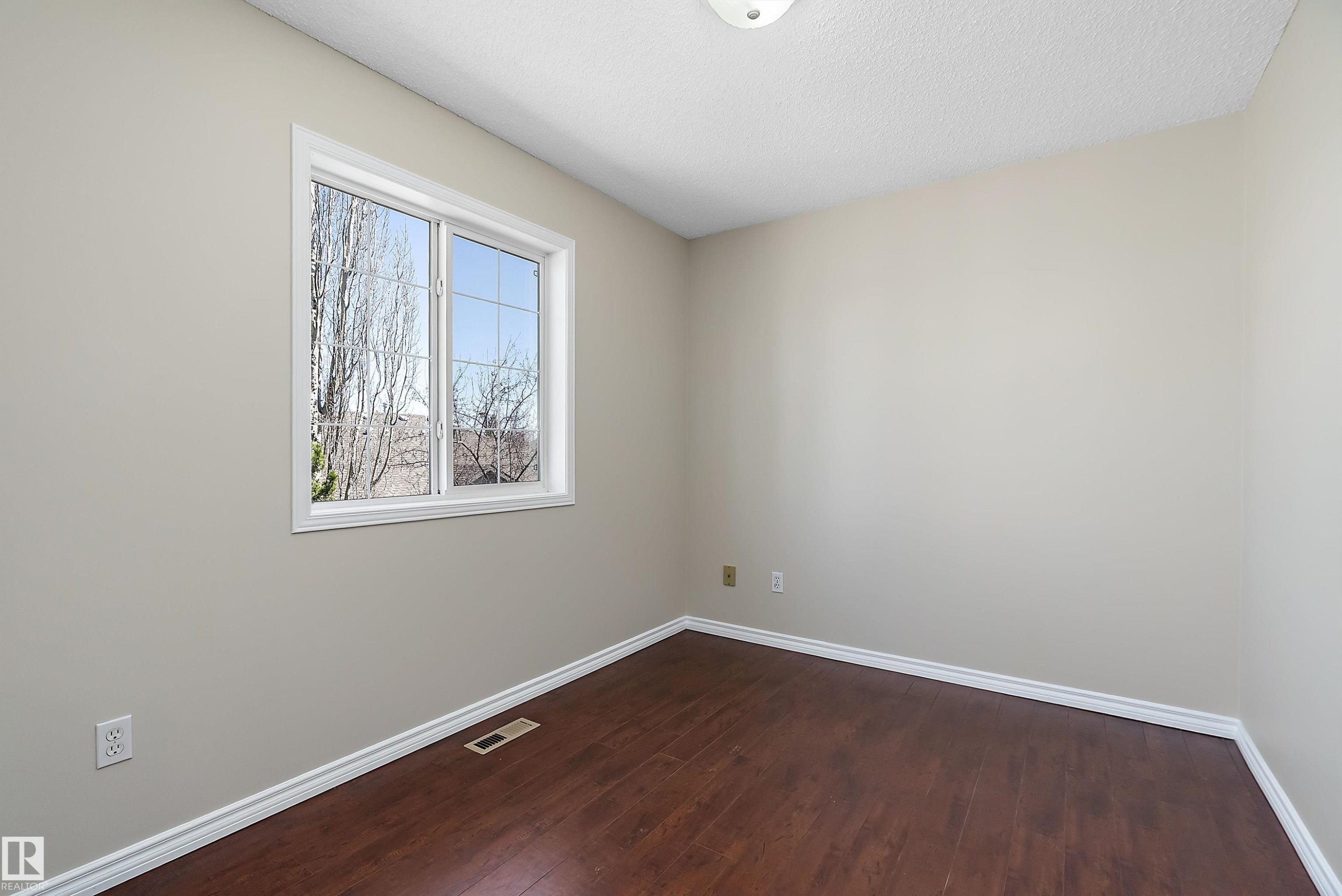 4 1780 Glastonbury Boulevard, Edmonton, AB - Indoor Photo Showing Other Room