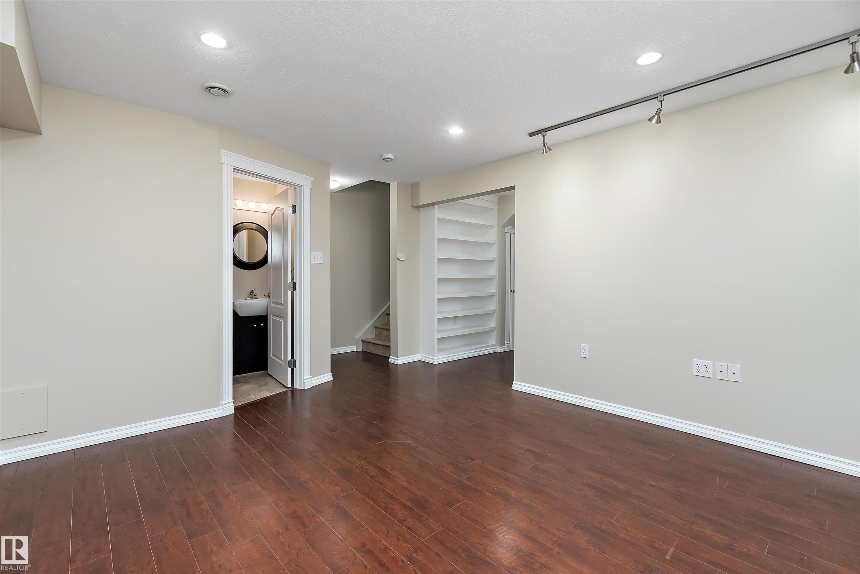 4 1780 Glastonbury Boulevard, Edmonton, AB - Indoor Photo Showing Other Room