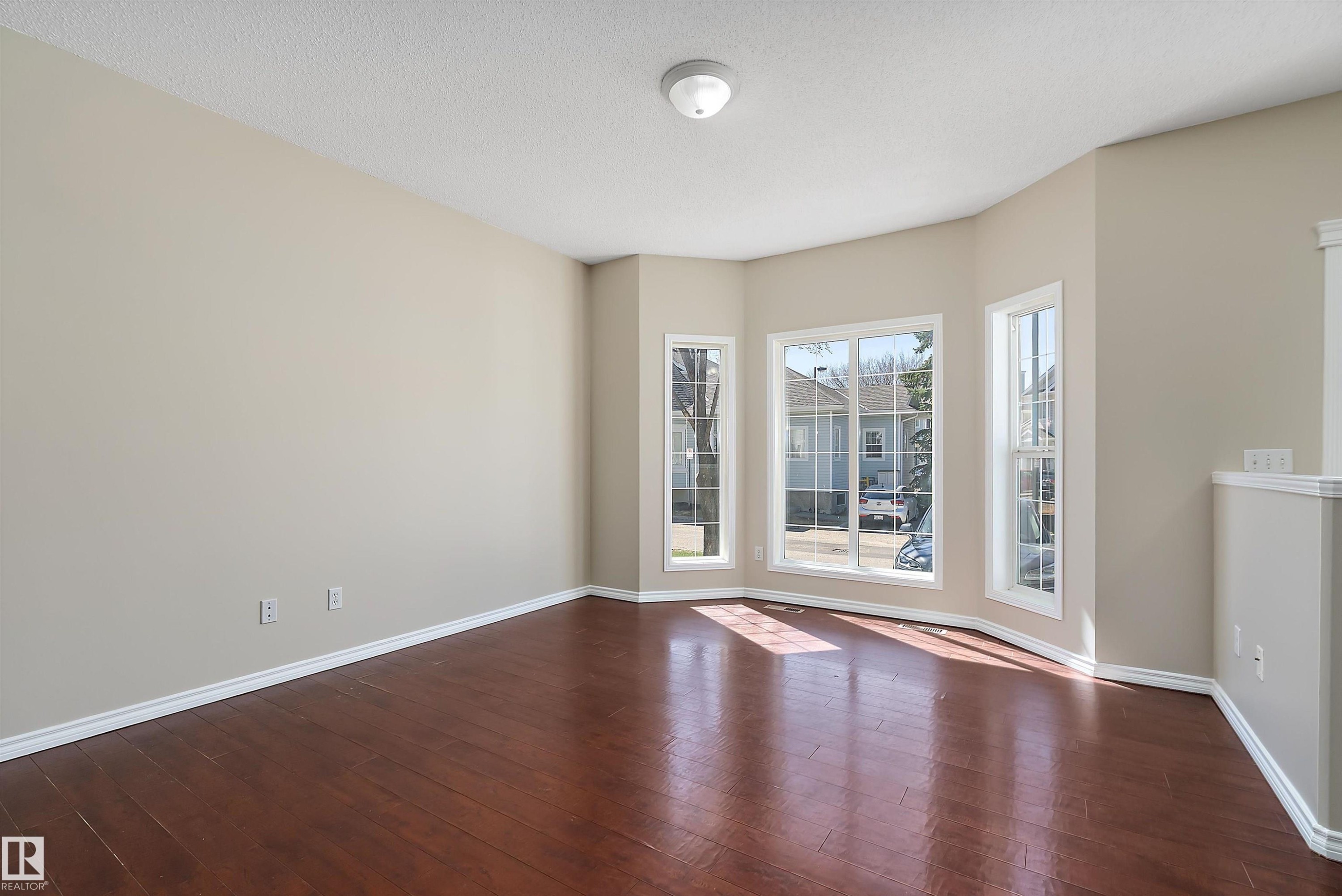 4 1780 Glastonbury Boulevard, Edmonton, AB - Indoor Photo Showing Other Room