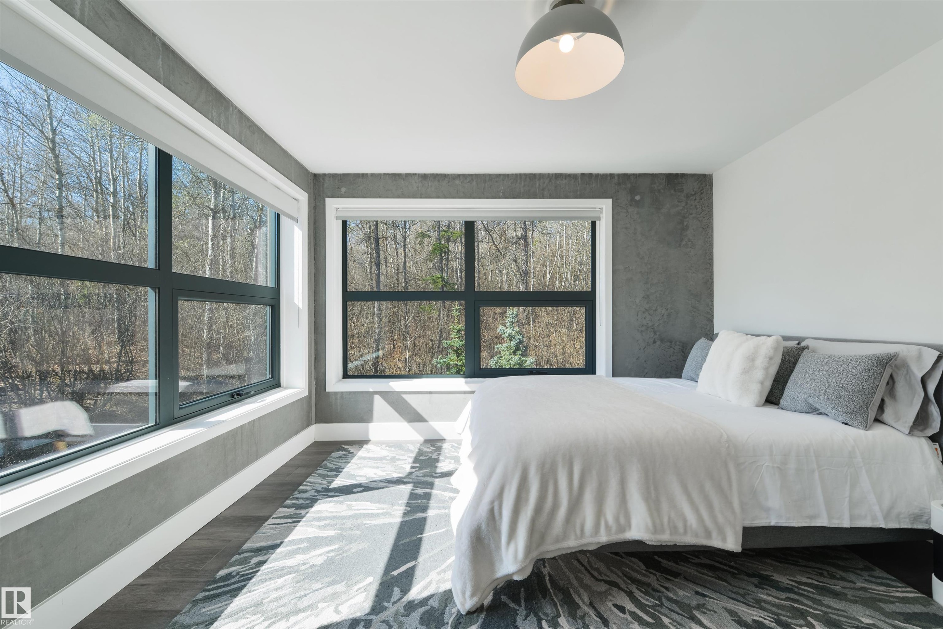 9213 97 Street Nw, Edmonton, AB - Indoor Photo Showing Bedroom