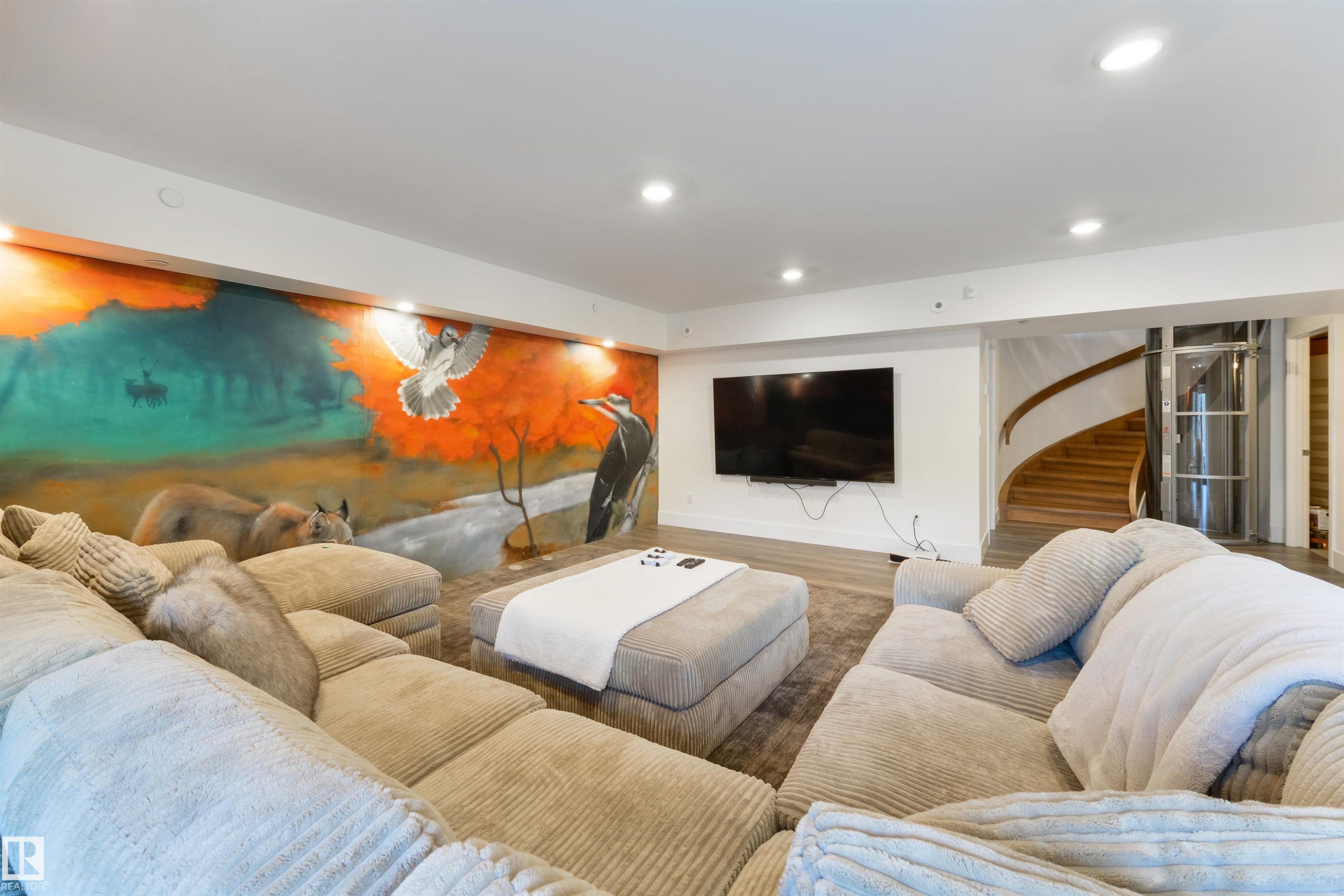 9213 97 Street Nw, Edmonton, AB - Indoor
