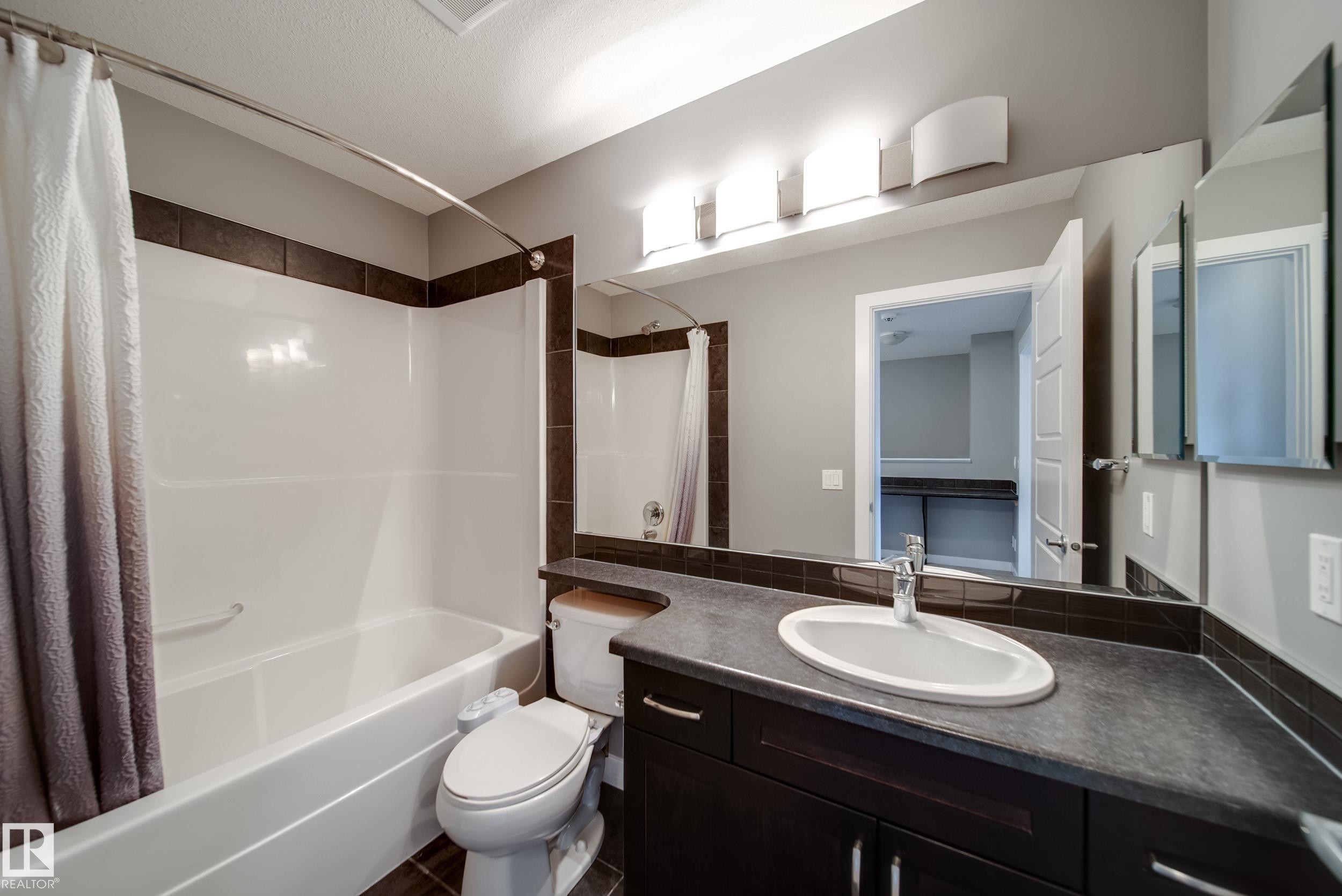 3112 Paisley Road, Edmonton, AB - Indoor Photo Showing Bathroom