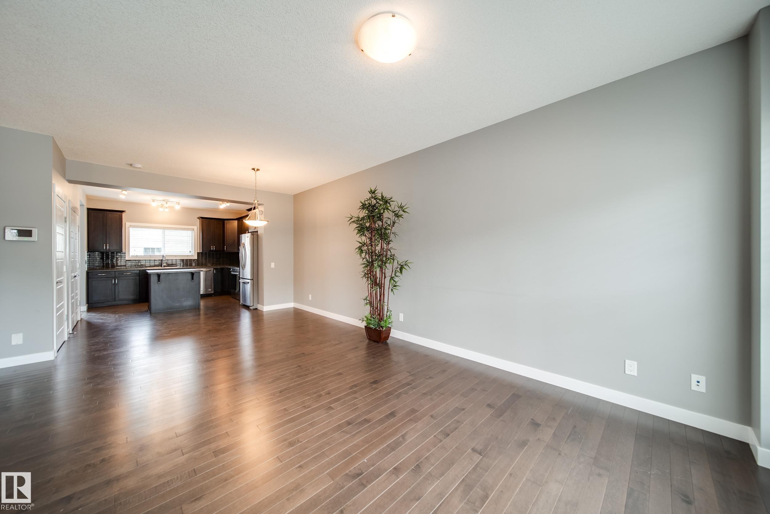 3112 Paisley Road, Edmonton, AB - Indoor Photo Showing Living Room