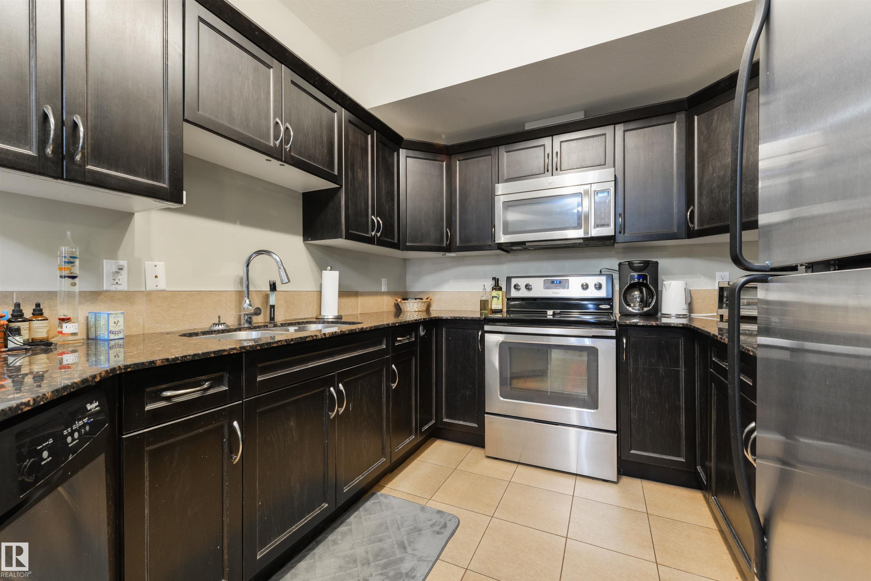 5 840 156 Street, Edmonton, AB - Indoor Photo Showing Kitchen With Stainless Steel Kitchen With Upgraded Kitchen