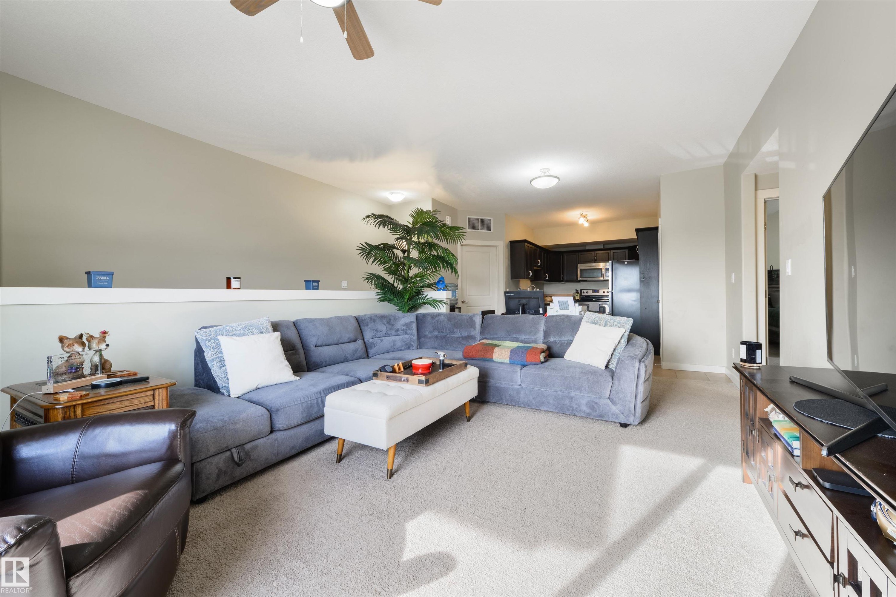 5 840 156 Street, Edmonton, AB - Indoor Photo Showing Living Room