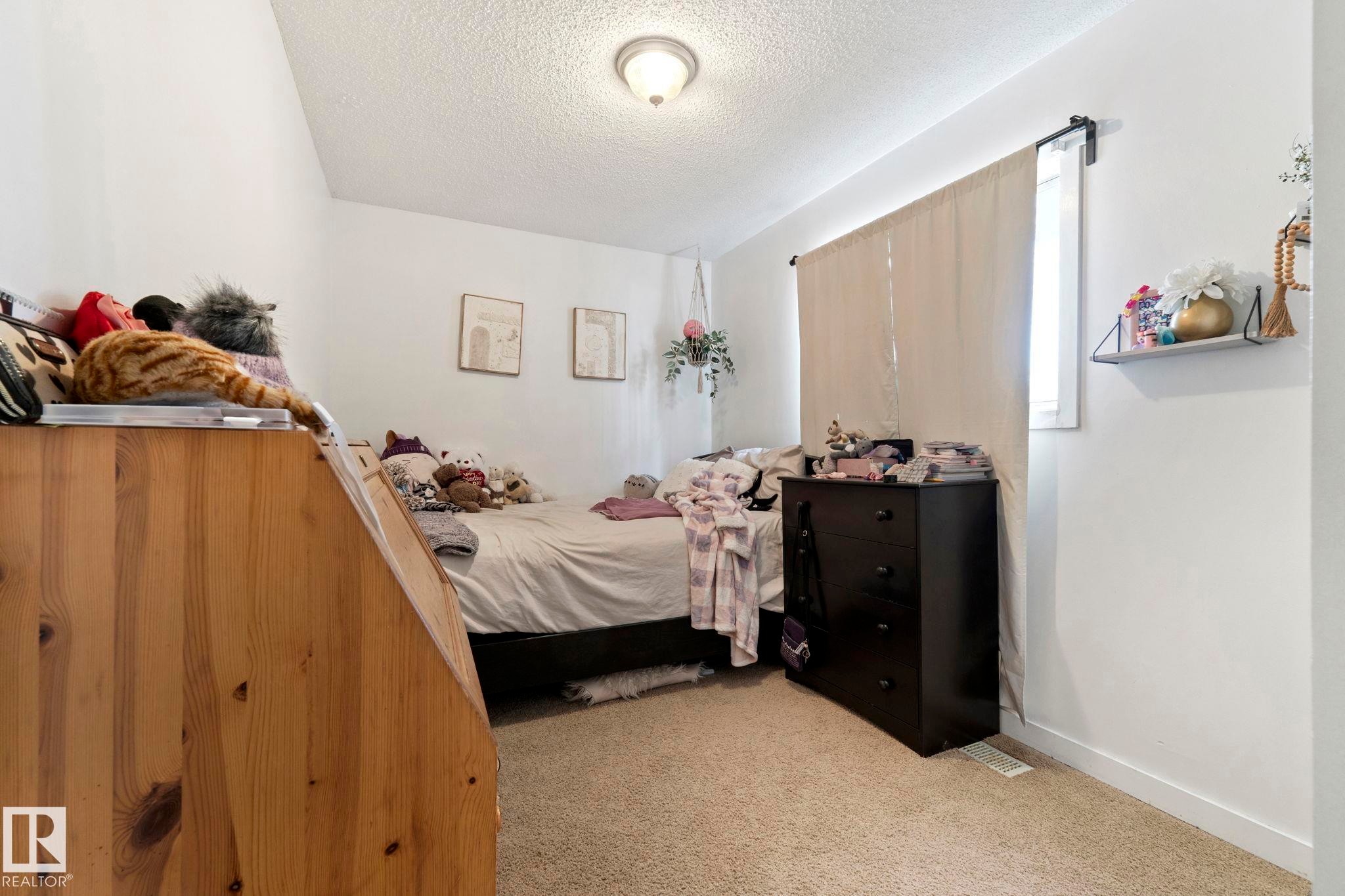 12210 92 Street, Edmonton, AB - Indoor Photo Showing Bedroom