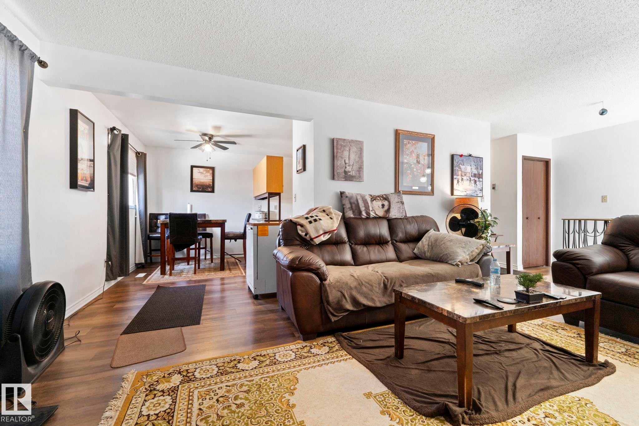 12210 92 Street, Edmonton, AB - Indoor Photo Showing Living Room