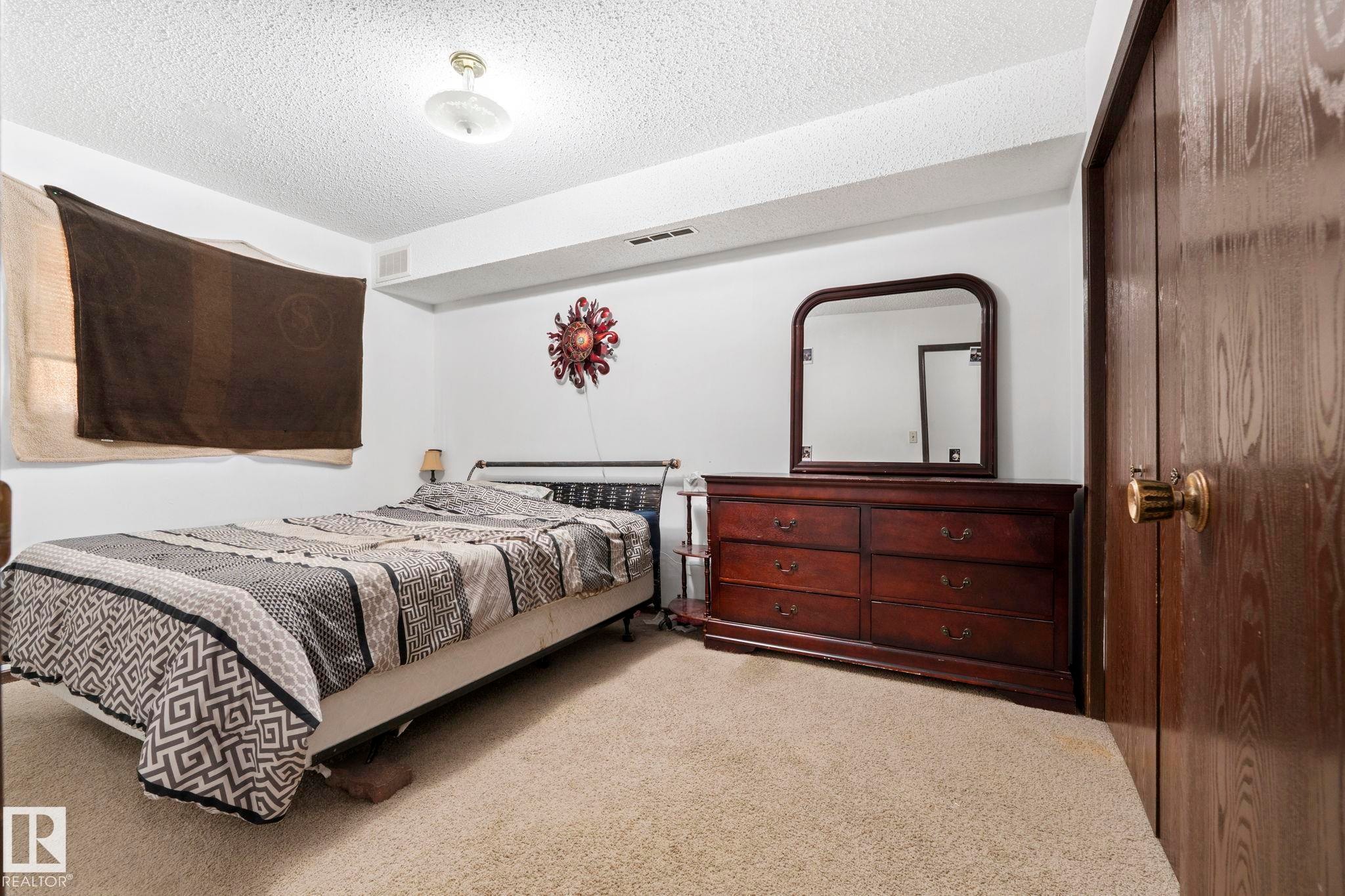 12210 92 Street, Edmonton, AB - Indoor Photo Showing Bedroom