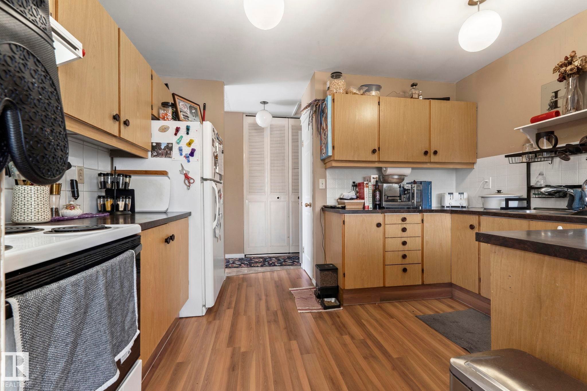 12210 92 Street, Edmonton, AB - Indoor Photo Showing Kitchen