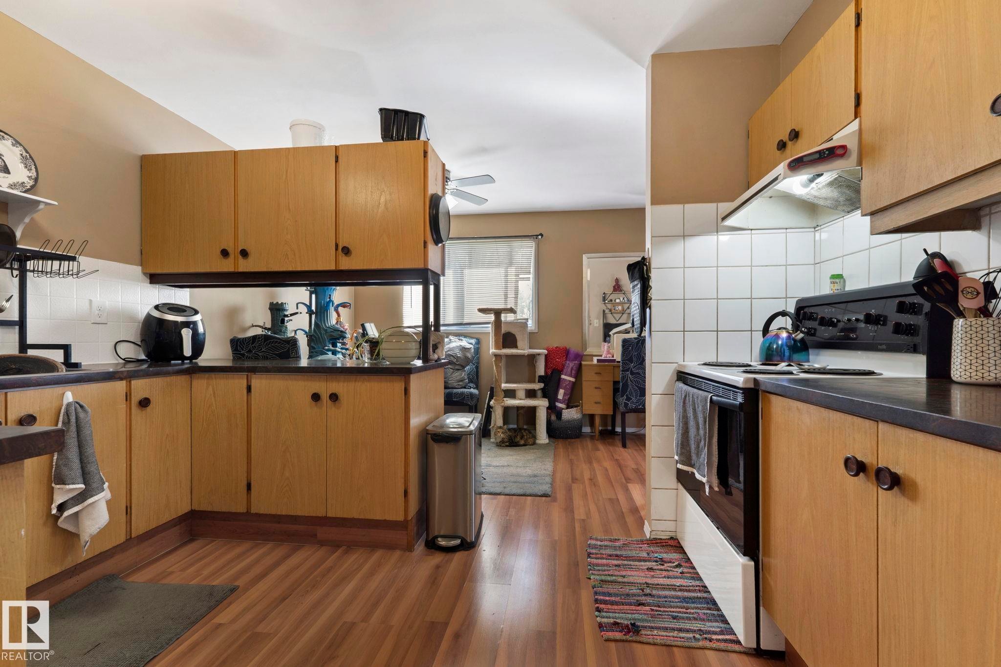 12210 92 Street, Edmonton, AB - Indoor Photo Showing Kitchen