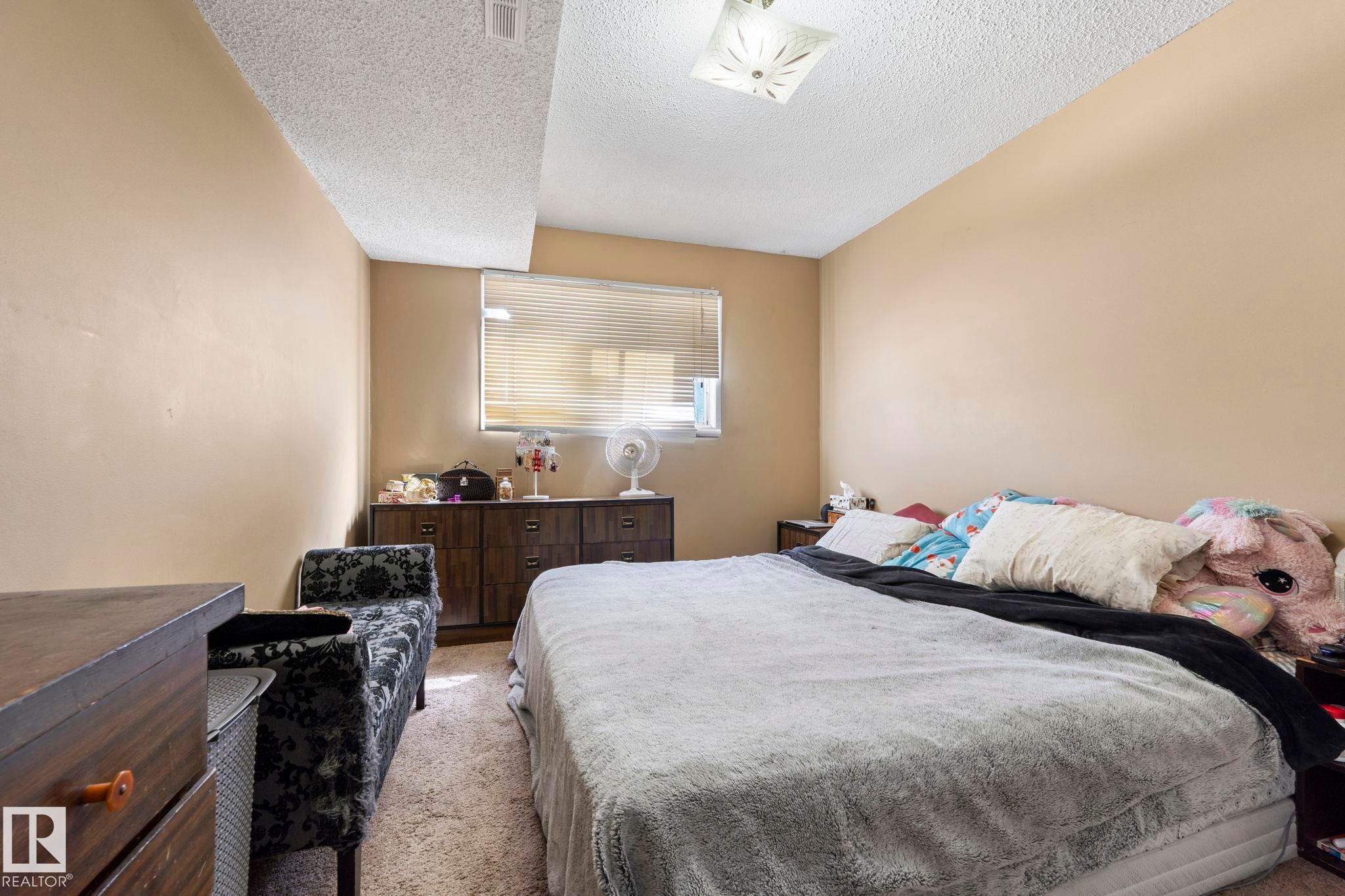 12210 92 Street, Edmonton, AB - Indoor Photo Showing Bedroom