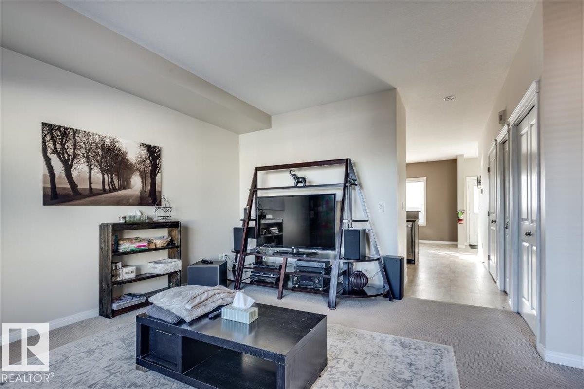 #111 50 Lucky Pl, Sylvan Lake, AB - Indoor