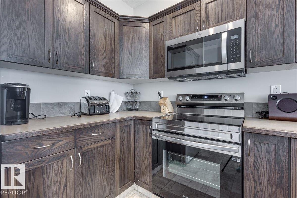 #111 50 Lucky Pl, Sylvan Lake, AB - Indoor Photo Showing Kitchen