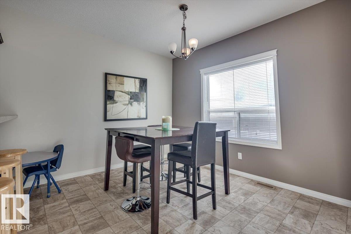 #111 50 Lucky Pl, Sylvan Lake, AB - Indoor Photo Showing Dining Room