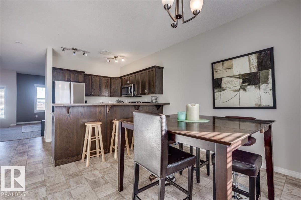 #111 50 Lucky Pl, Sylvan Lake, AB - Indoor Photo Showing Dining Room