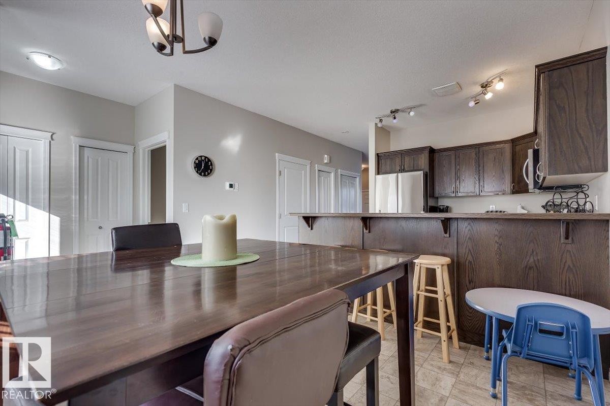#111 50 Lucky Pl, Sylvan Lake, AB - Indoor Photo Showing Dining Room