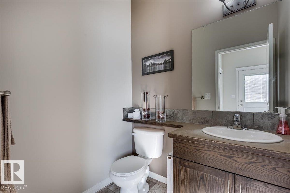 #111 50 Lucky Pl, Sylvan Lake, AB - Indoor Photo Showing Bathroom