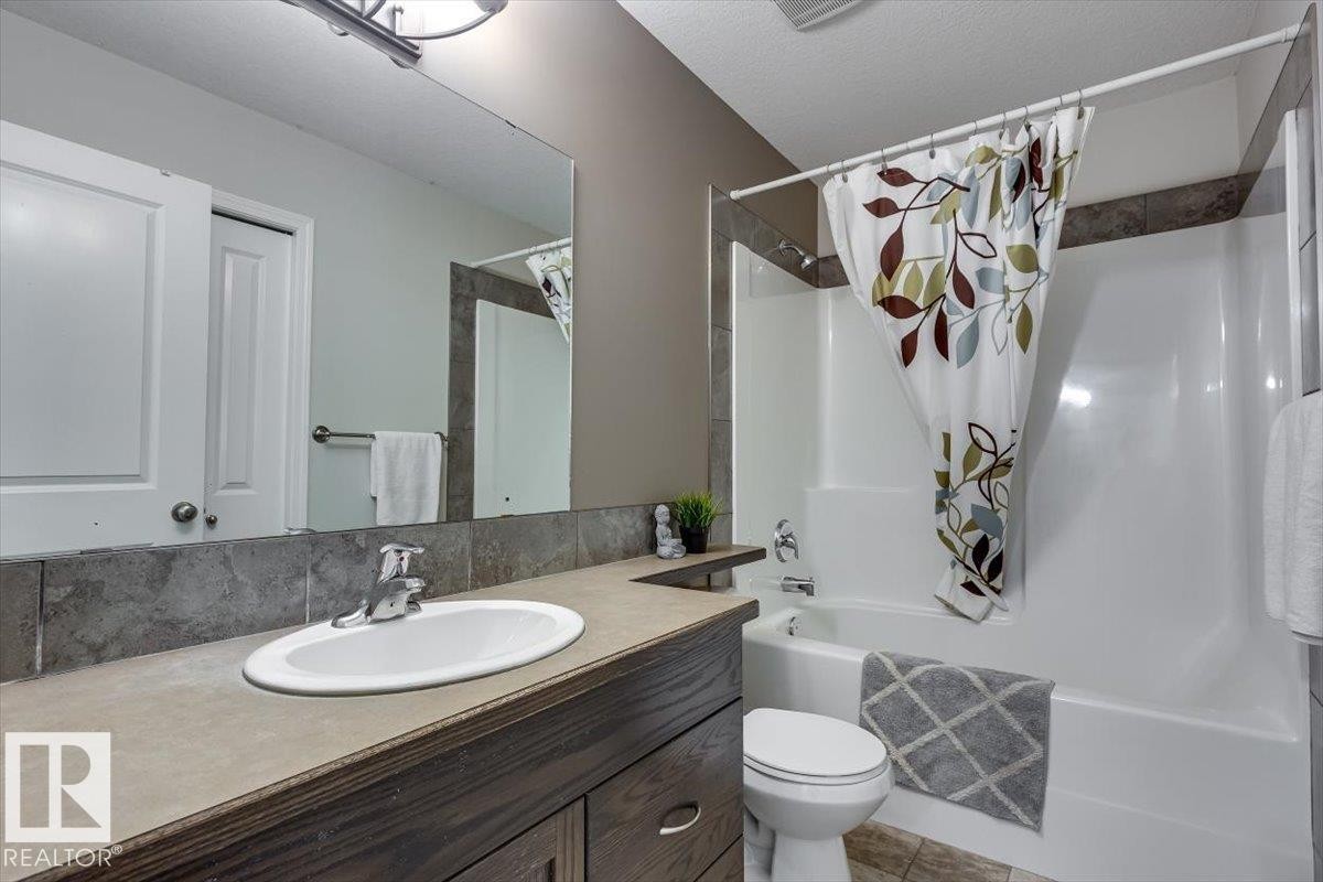 #111 50 Lucky Pl, Sylvan Lake, AB - Indoor Photo Showing Bathroom