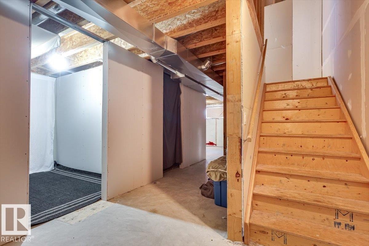 #111 50 Lucky Pl, Sylvan Lake, AB - Indoor Photo Showing Other Room