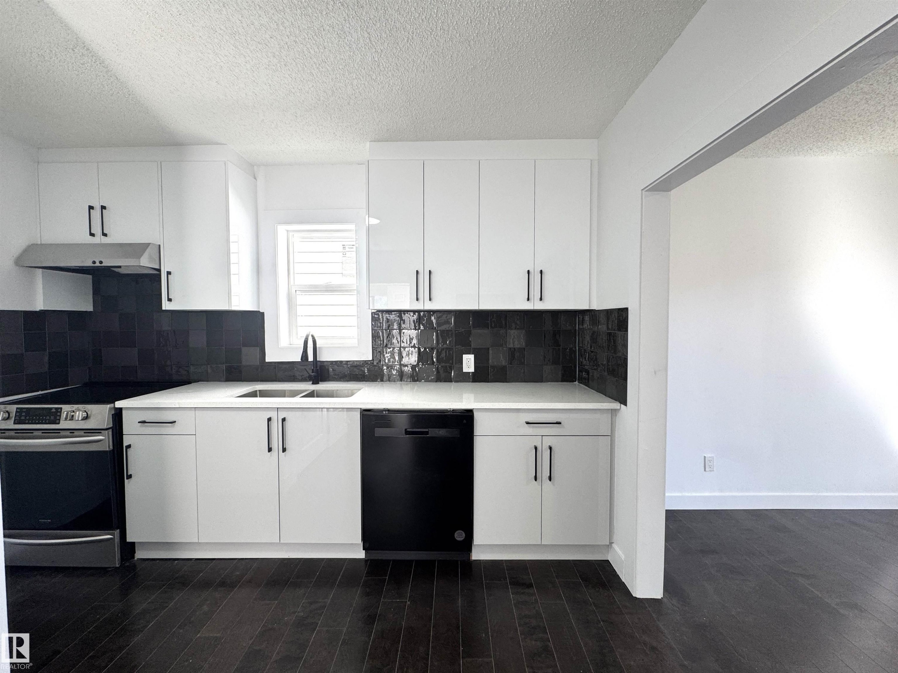 12948 116 Street, Edmonton, AB - Indoor Photo Showing Kitchen