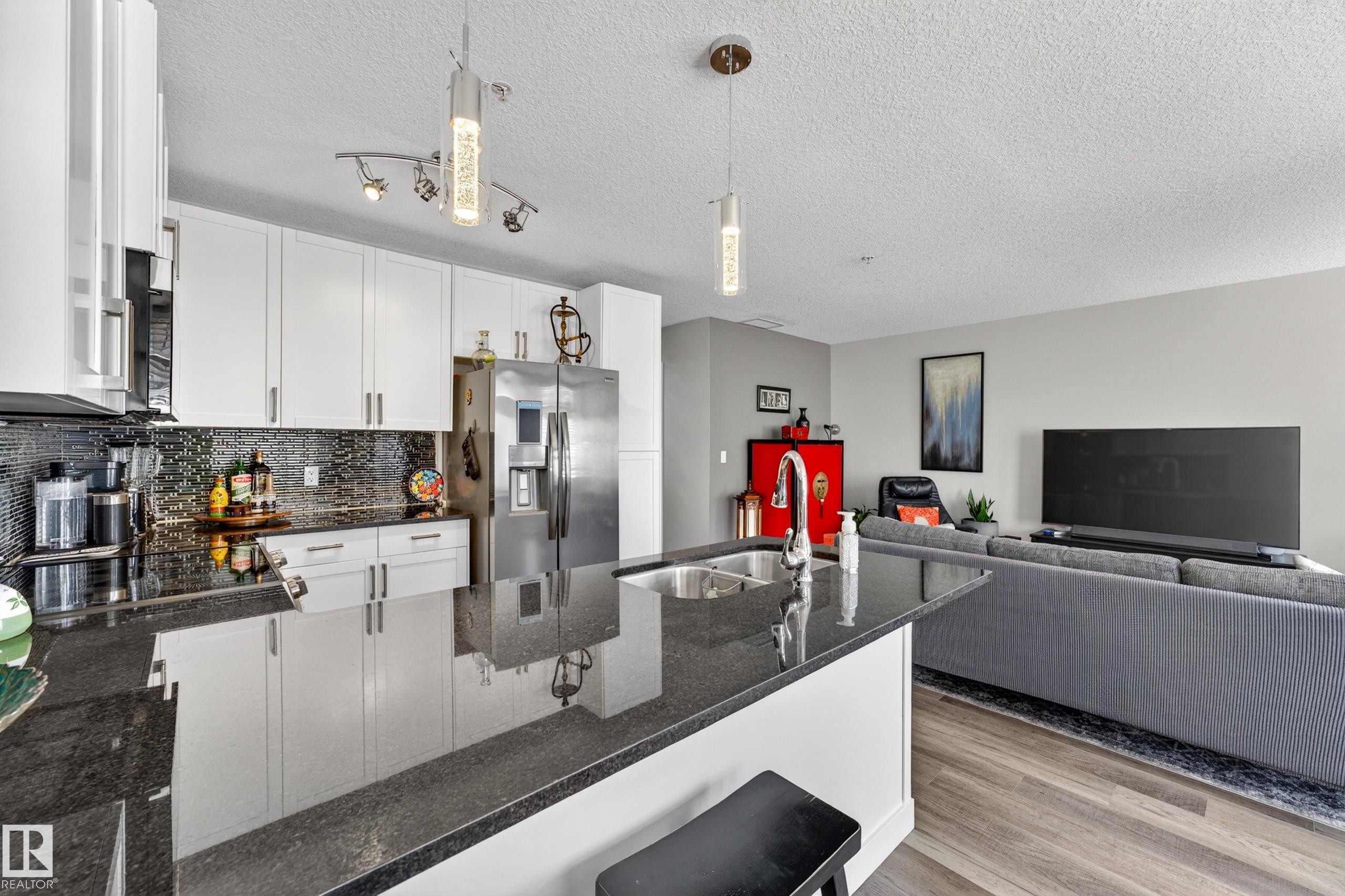 109 5151 Windermere Boulevard, Edmonton, AB - Indoor Photo Showing Kitchen