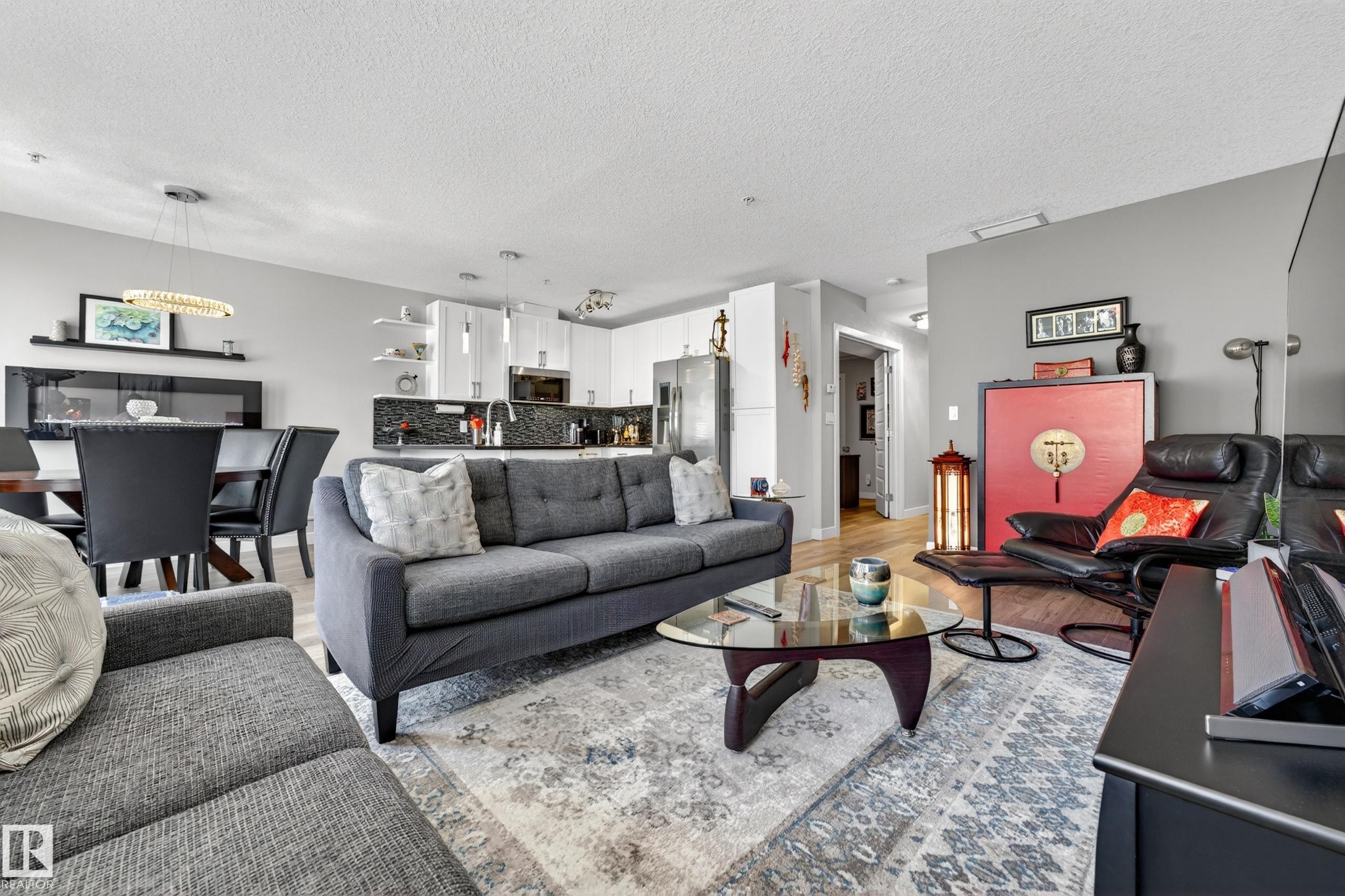 109 5151 Windermere Boulevard, Edmonton, AB - Indoor Photo Showing Living Room