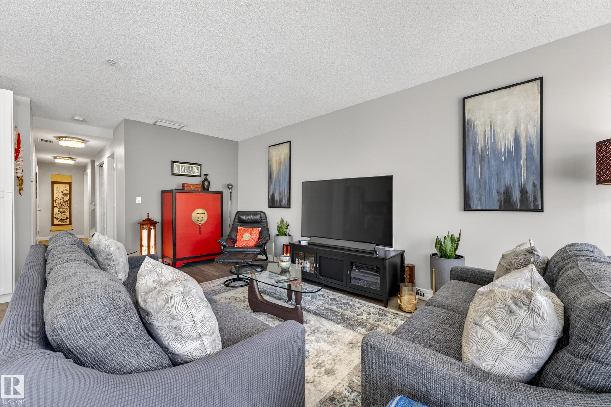 109 5151 Windermere Boulevard, Edmonton, AB - Indoor Photo Showing Living Room