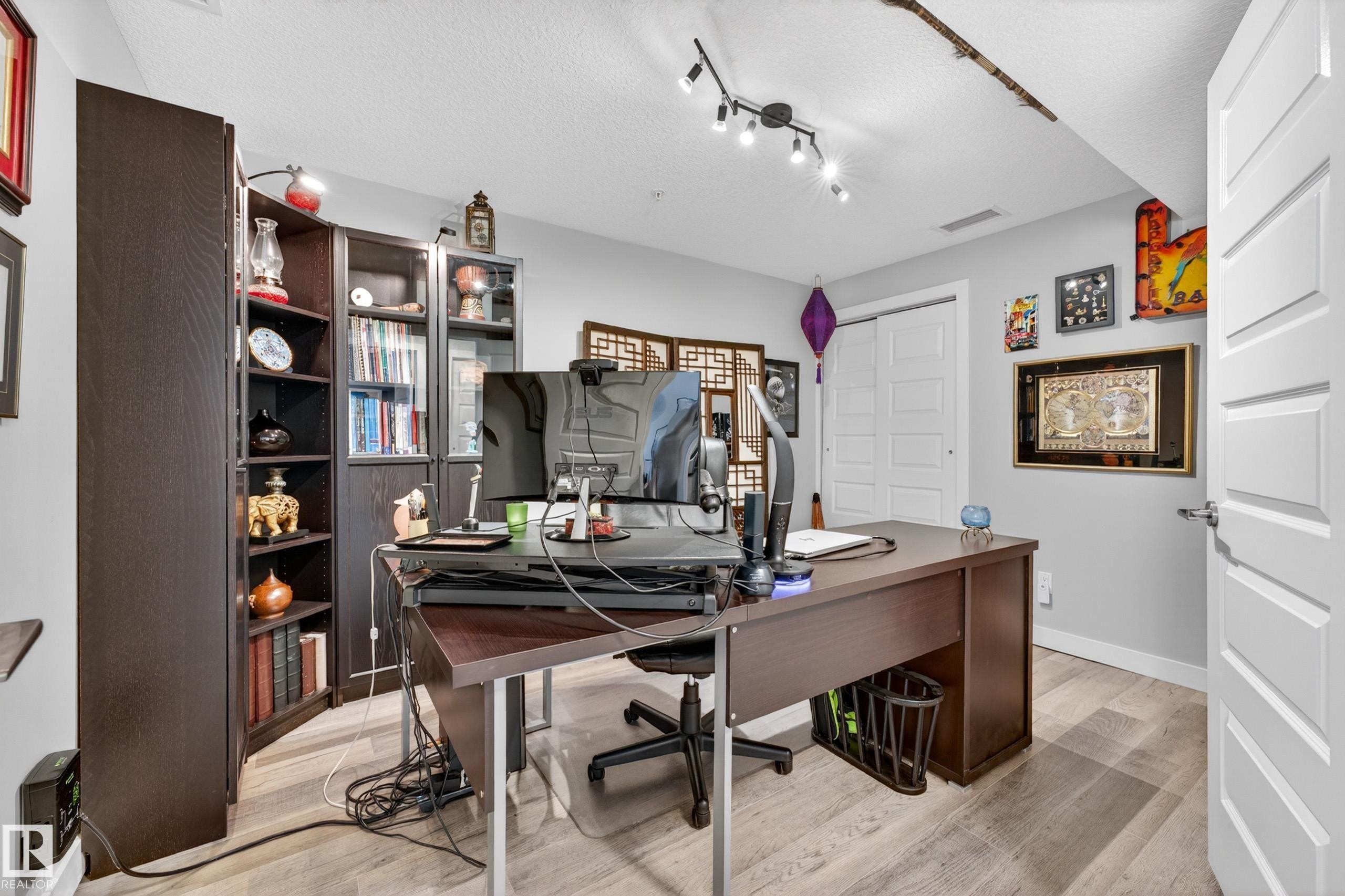 109 5151 Windermere Boulevard, Edmonton, AB - Indoor Photo Showing Office