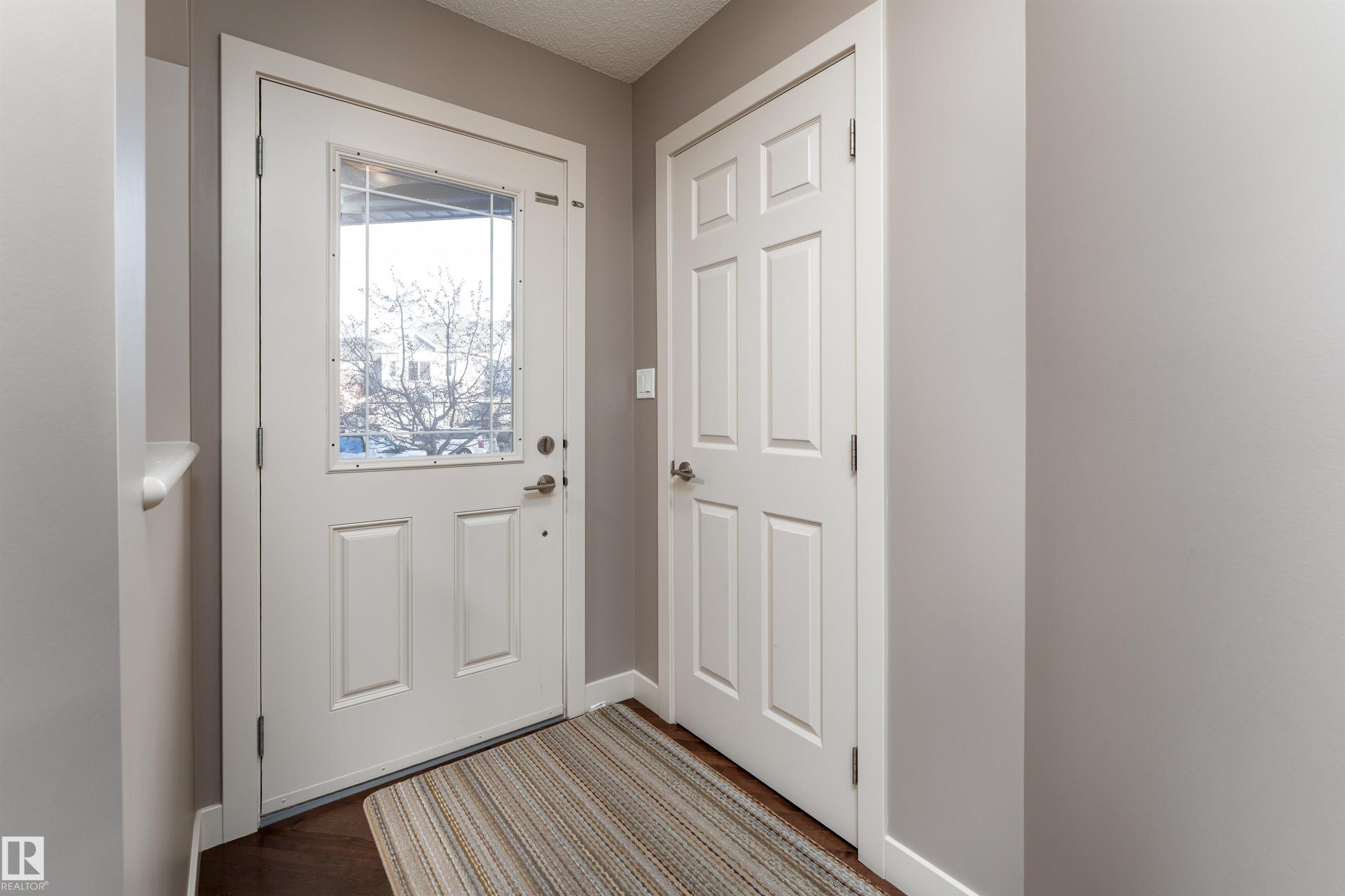 6811 19 Avenue, Edmonton, AB - Indoor Photo Showing Other Room