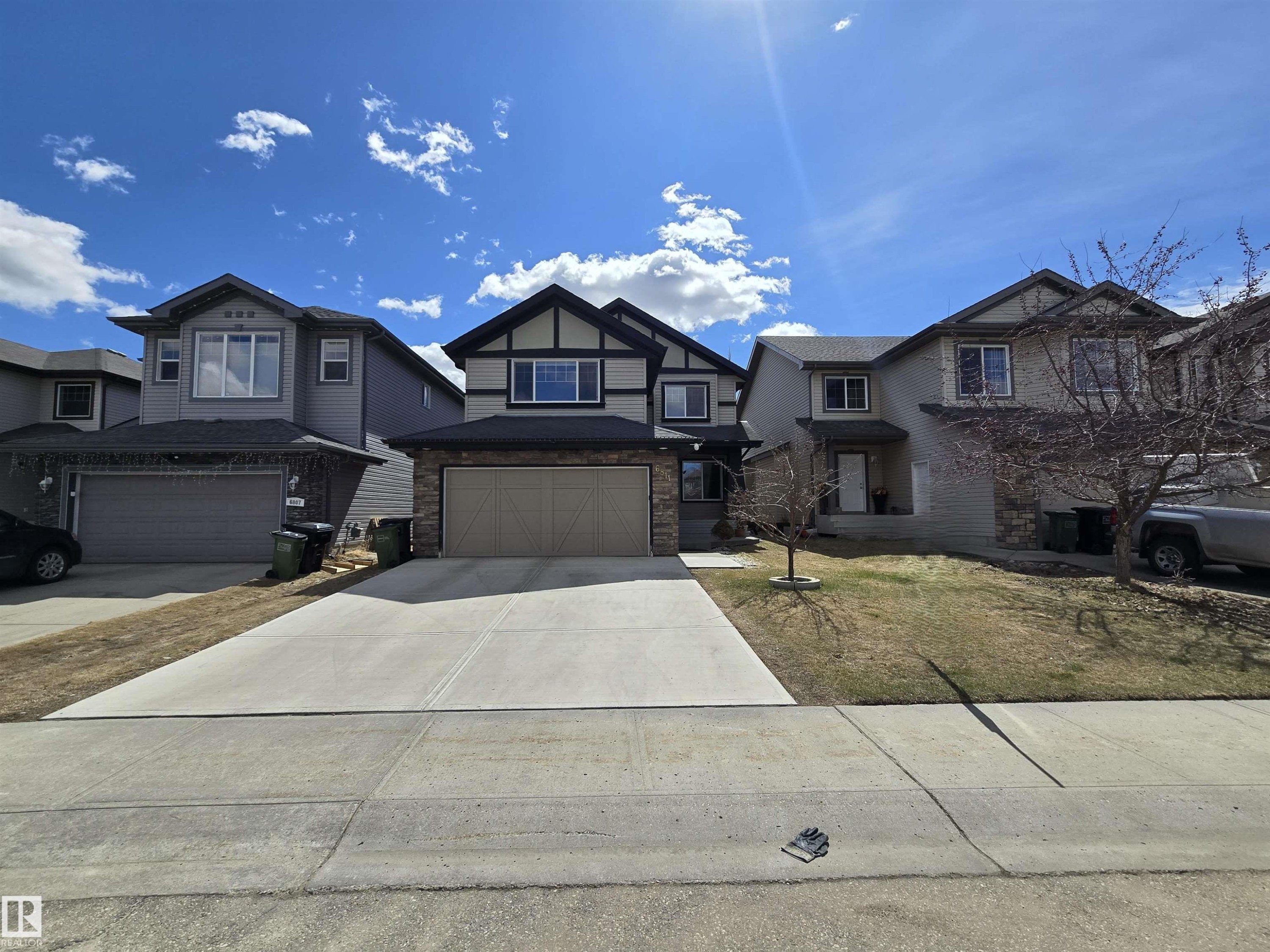 6811 19 Avenue, Edmonton, AB - Outdoor With Facade
