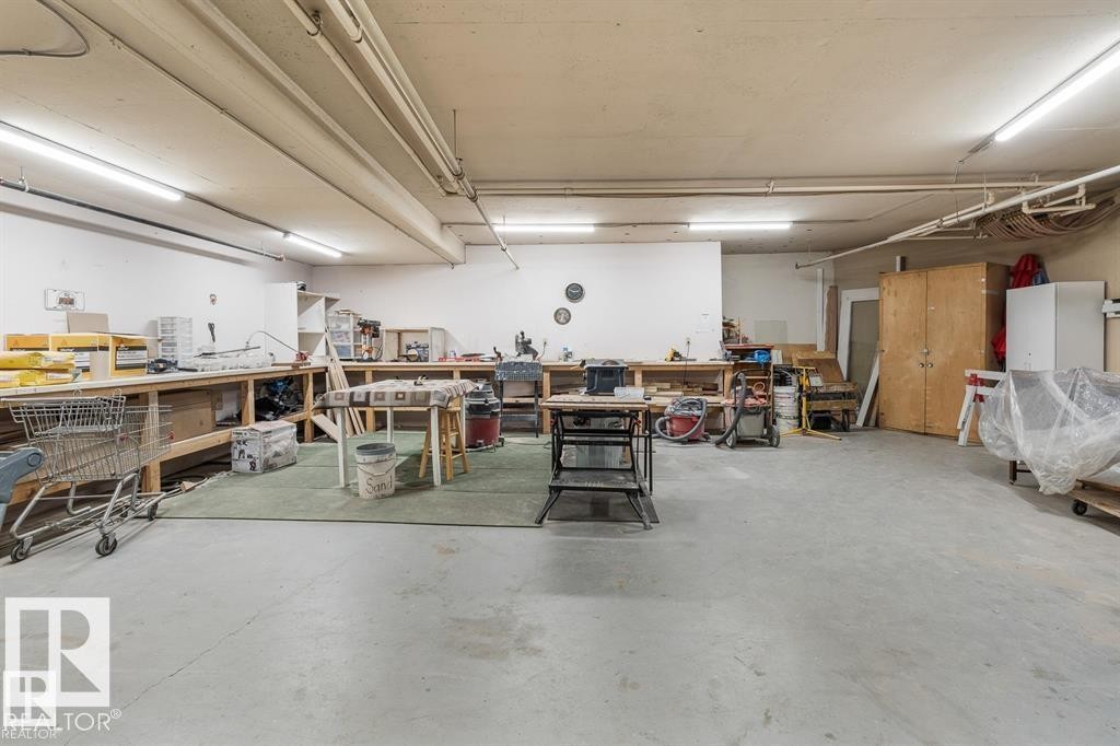 105 5212 25 Avenue Nw, Edmonton, AB - Indoor Photo Showing Garage