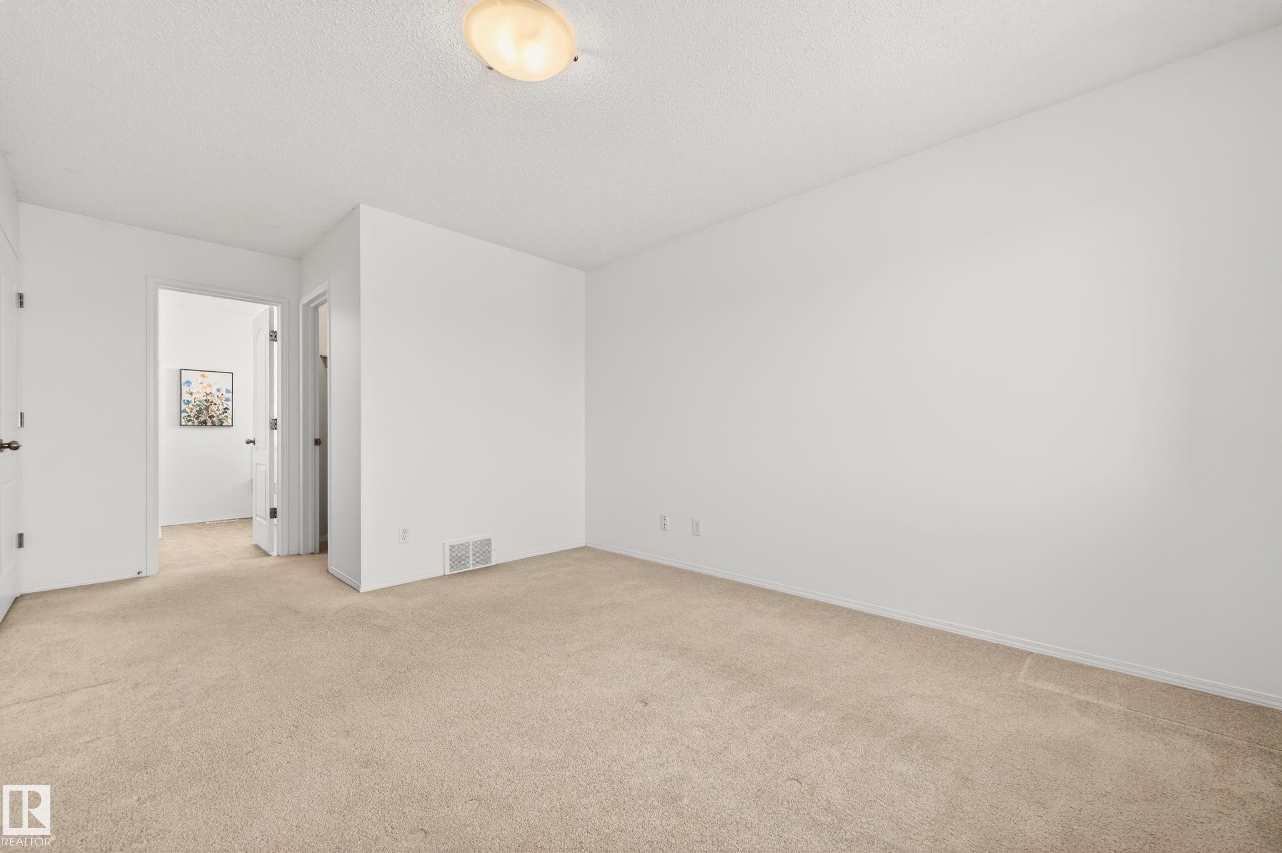 19019 49 Avenue, Edmonton, AB - Indoor Photo Showing Other Room