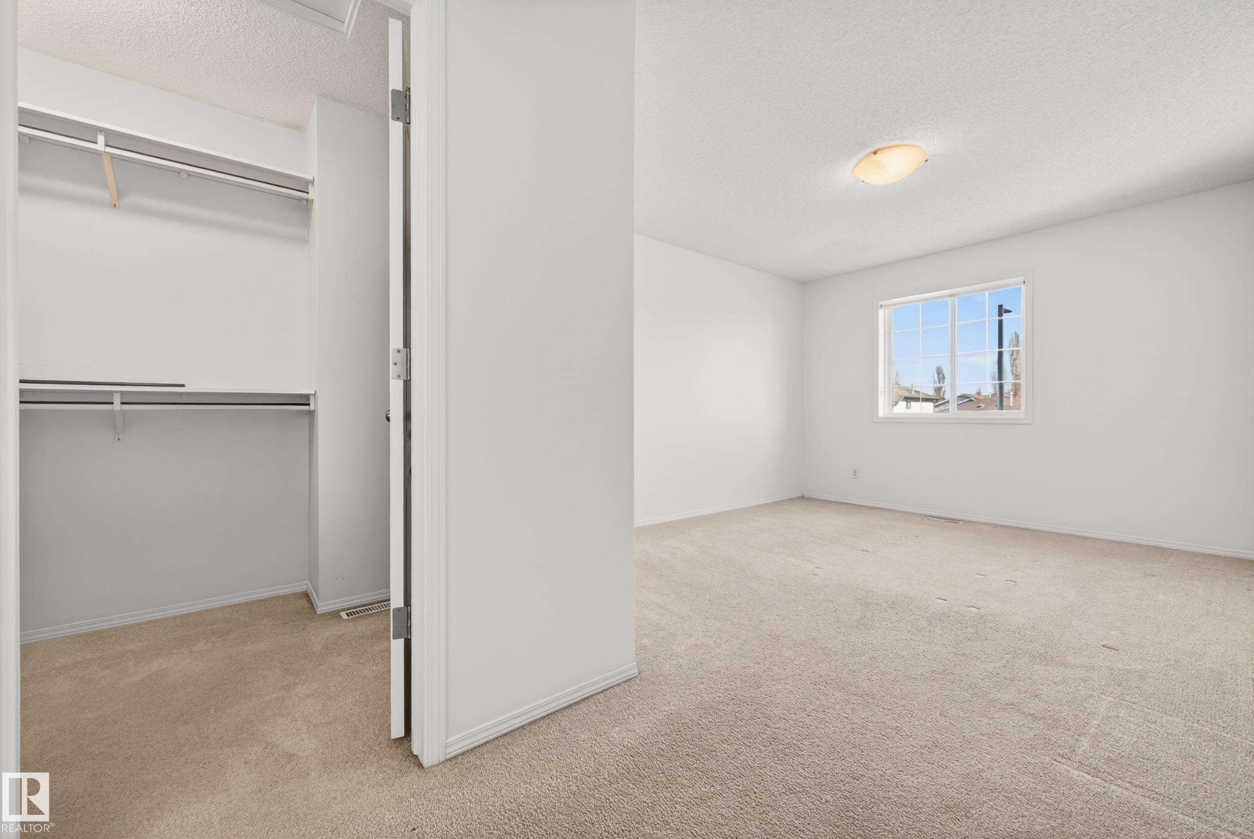 19019 49 Avenue, Edmonton, AB - Indoor Photo Showing Other Room