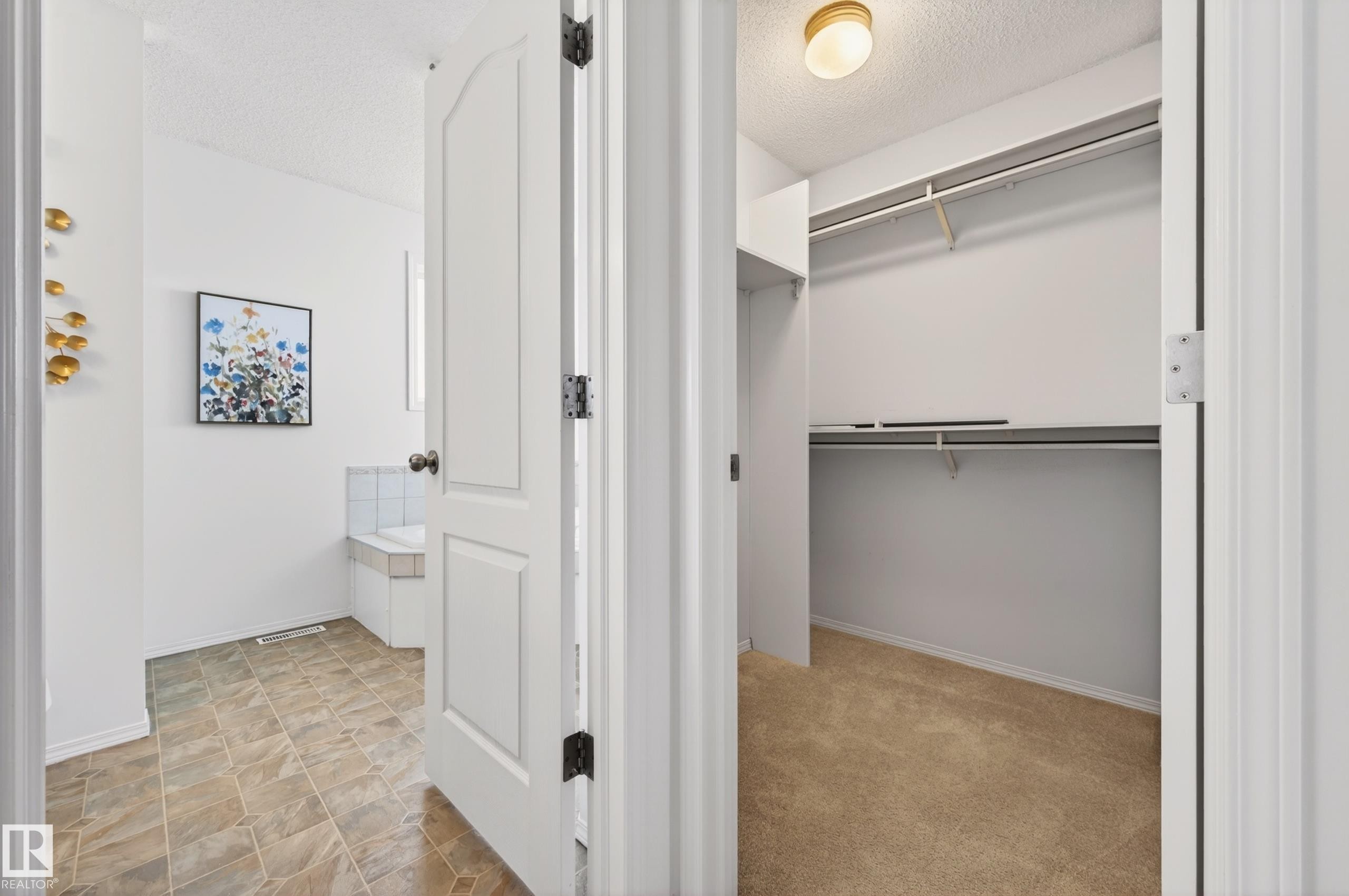 19019 49 Avenue, Edmonton, AB - Indoor