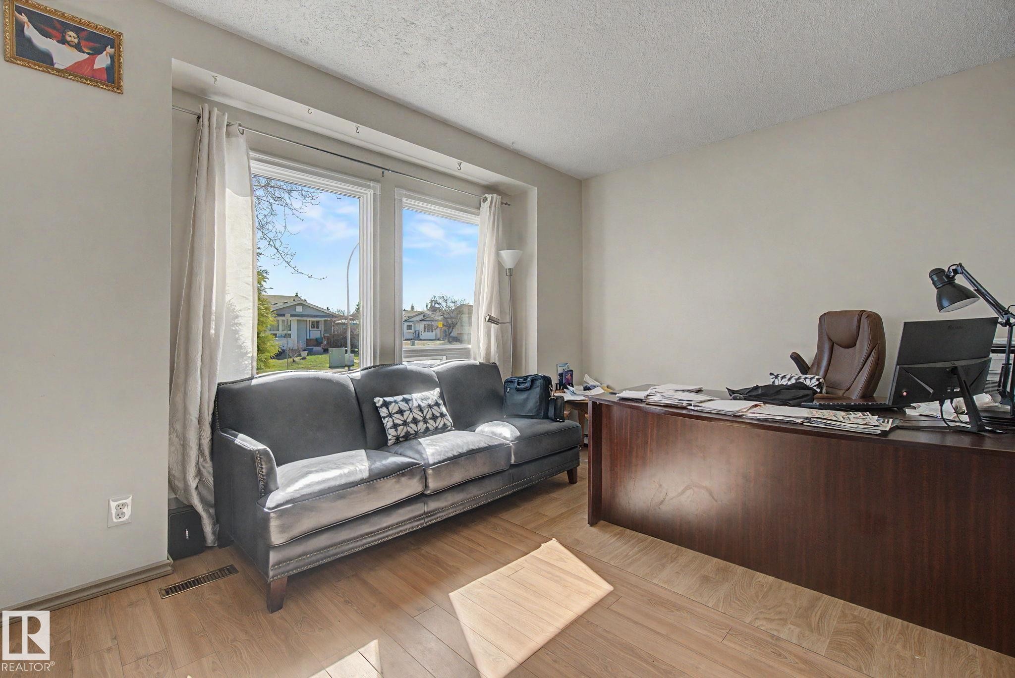 Spacious room with light wood-finish flooring and neutral wall tones - 4106 38 Street, Edmonton, AB - Indoor Photo Showing Office