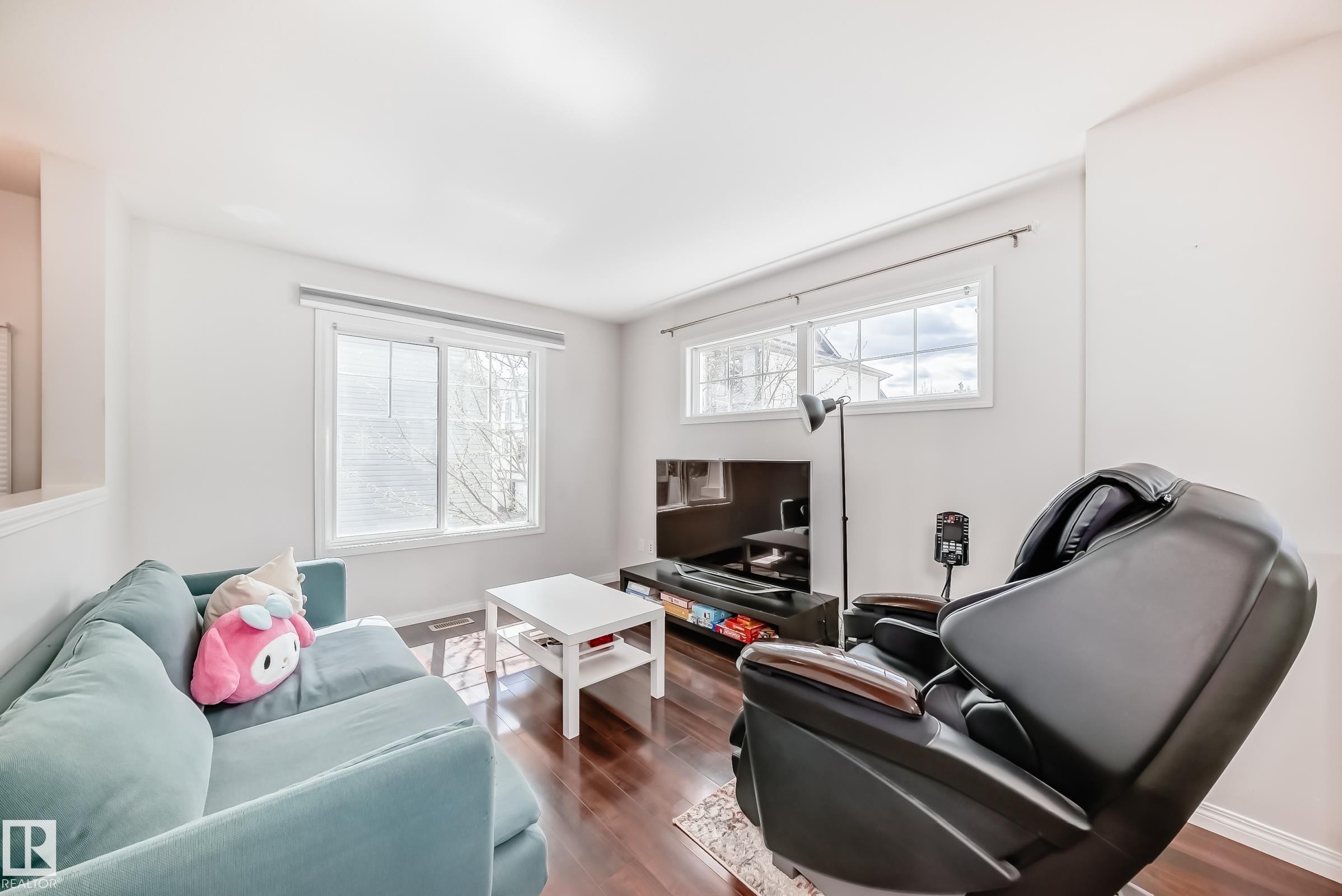 Bright living space with rich wood-finish flooring - 45 4850 Terwillegar Common, Edmonton, AB - Indoor
